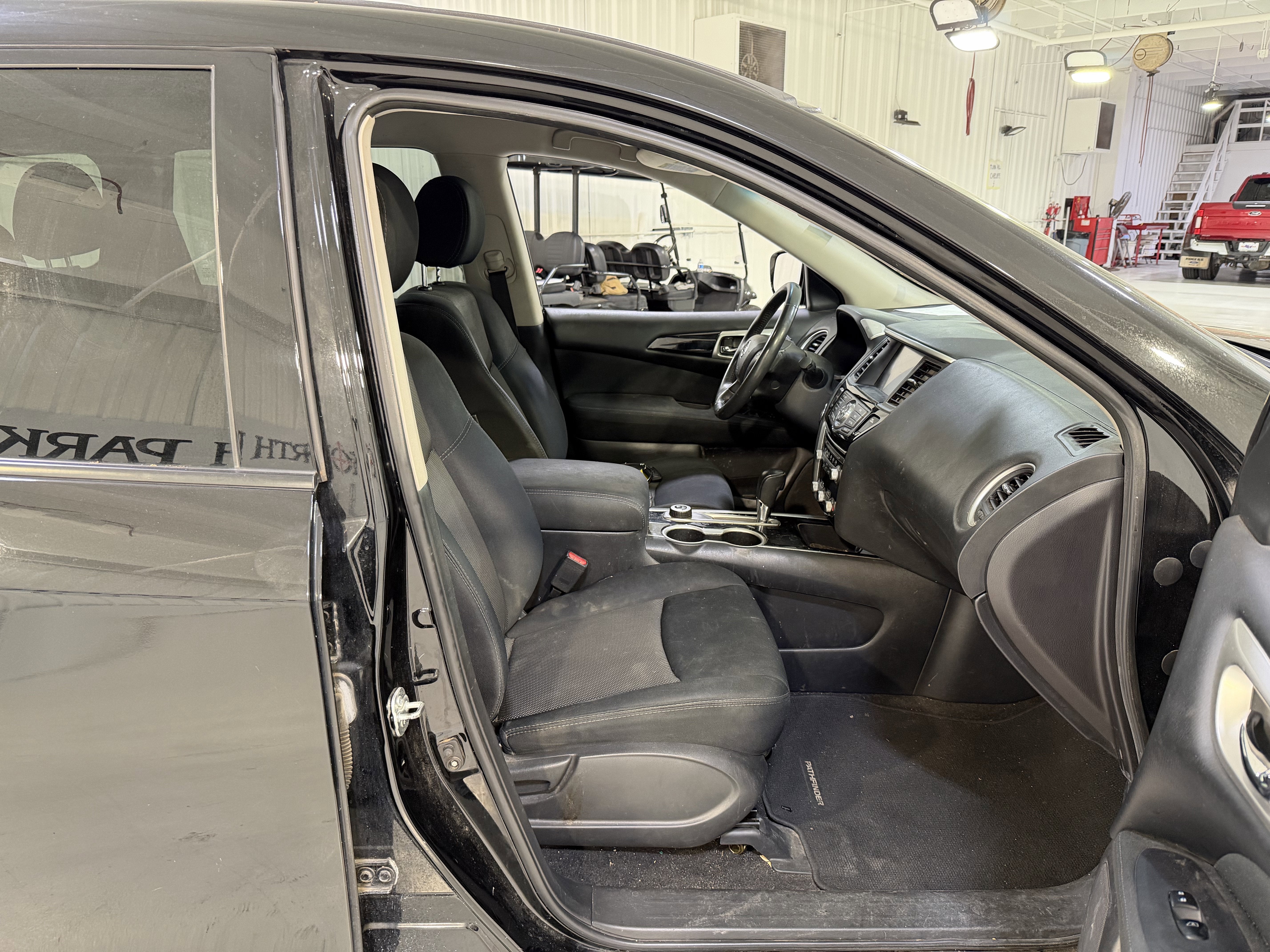 2017 Nissan Pathfinder SV