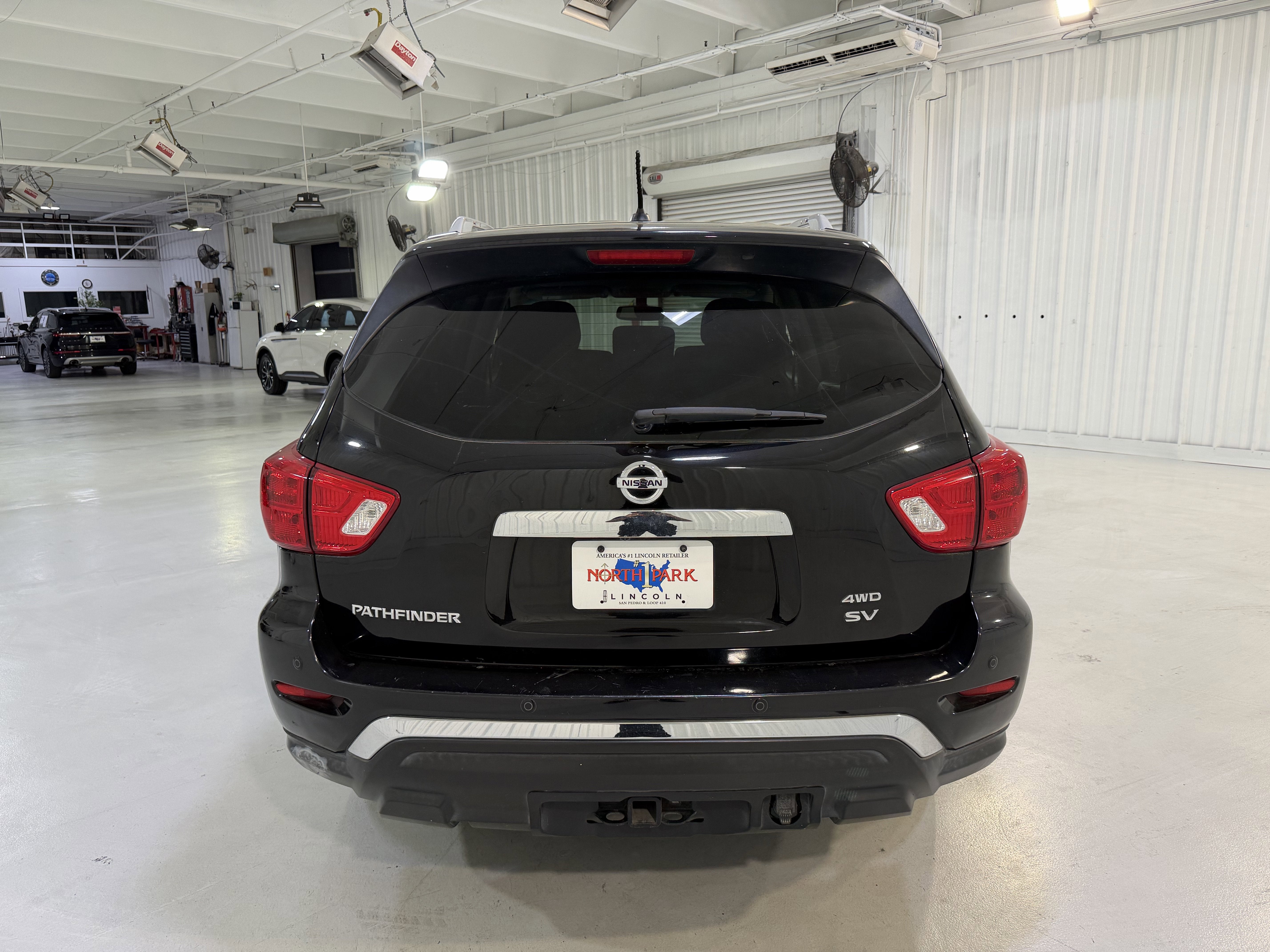 2017 Nissan Pathfinder SV