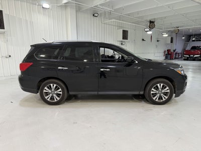2017 Nissan Pathfinder SV