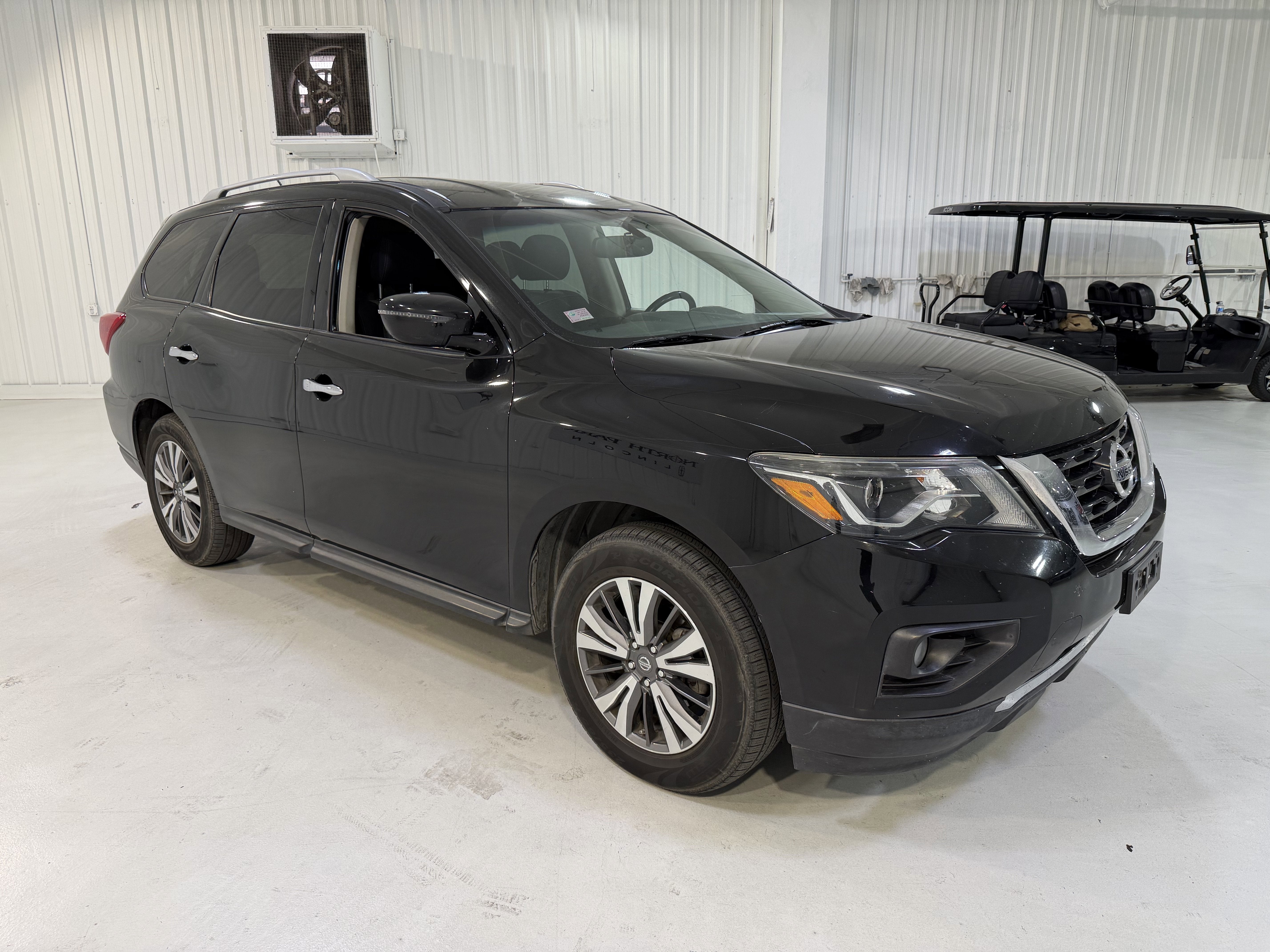 2017 Nissan Pathfinder SV