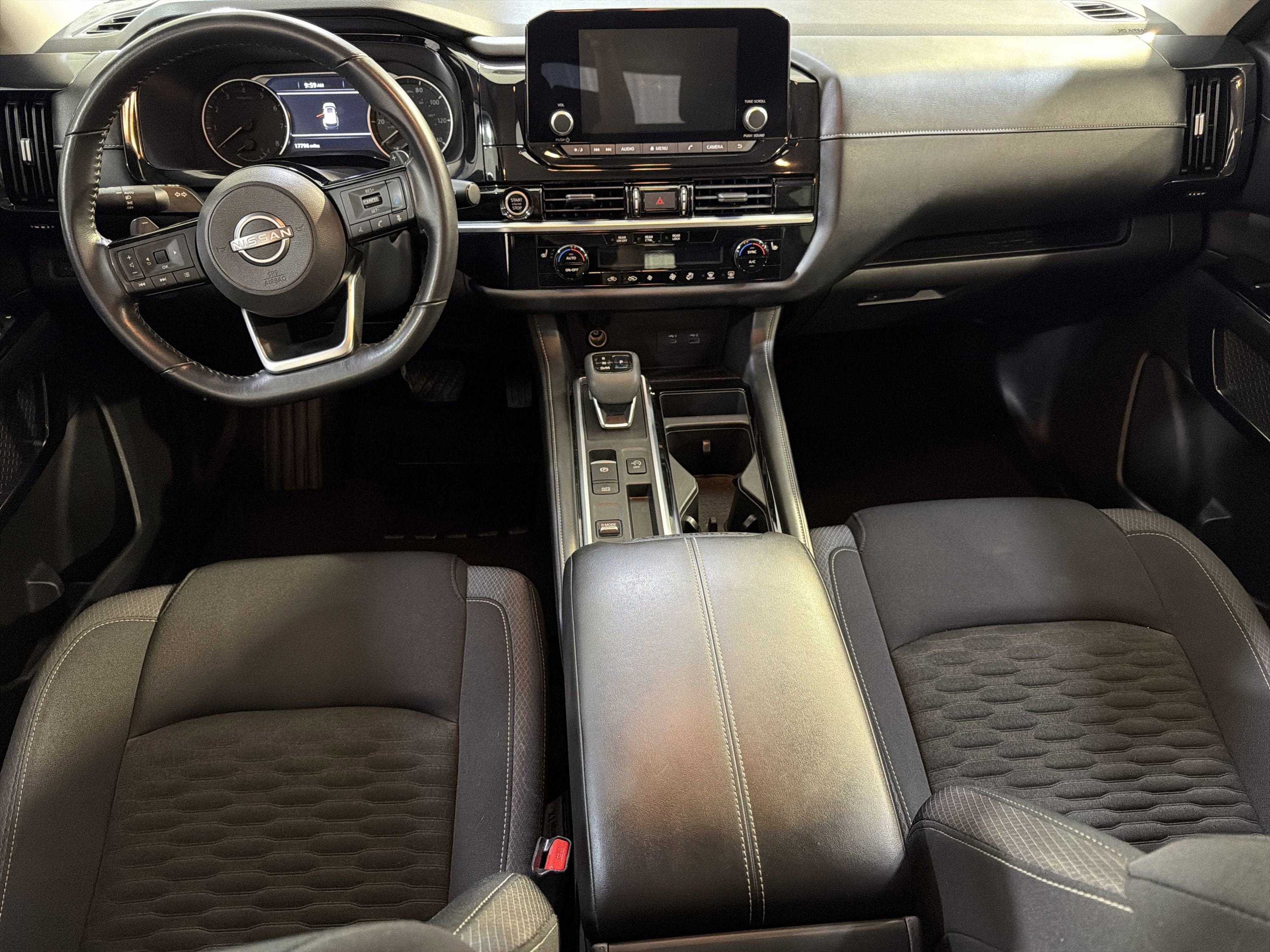 2022 Nissan Pathfinder SV