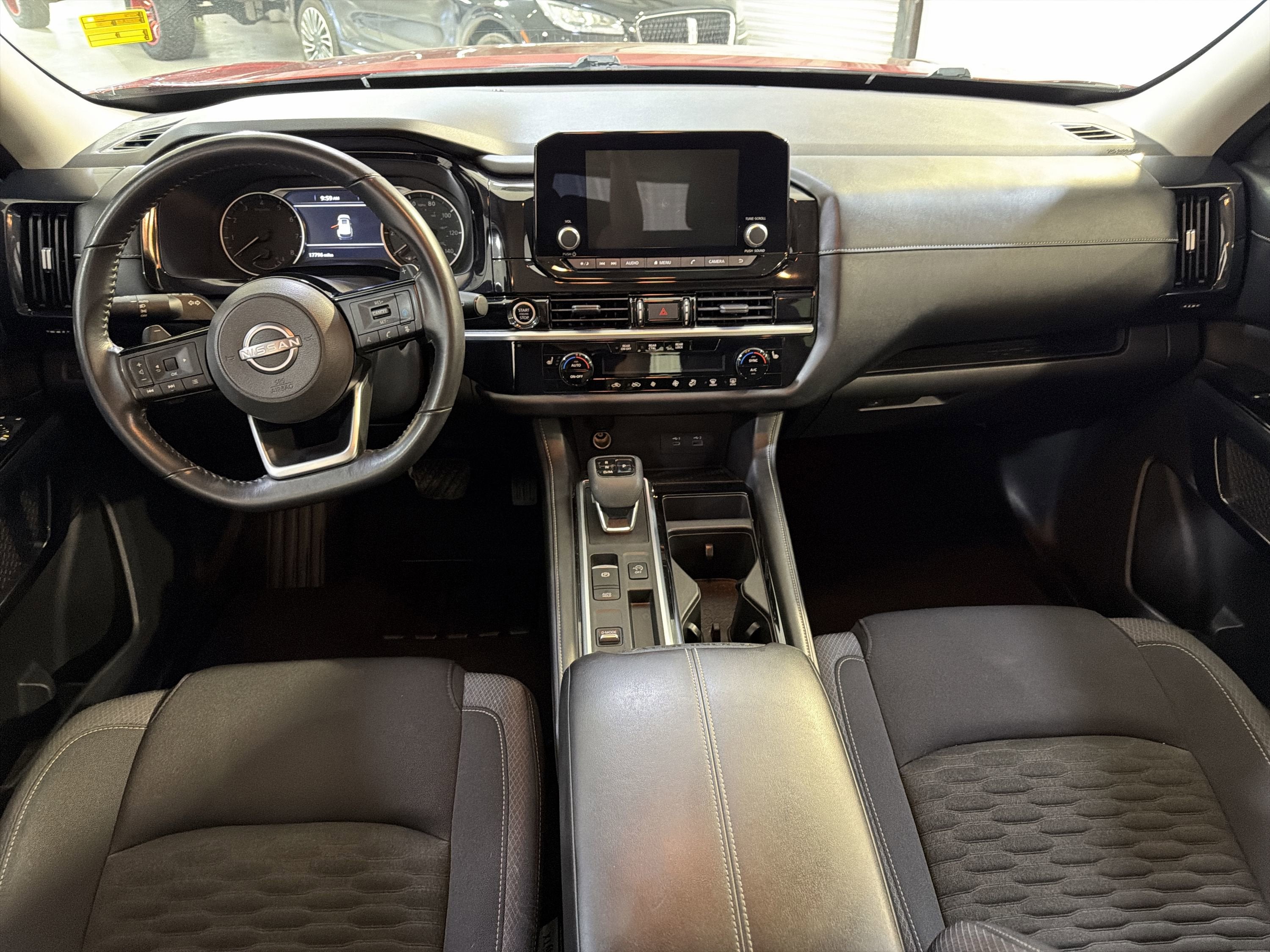 2022 Nissan Pathfinder SV