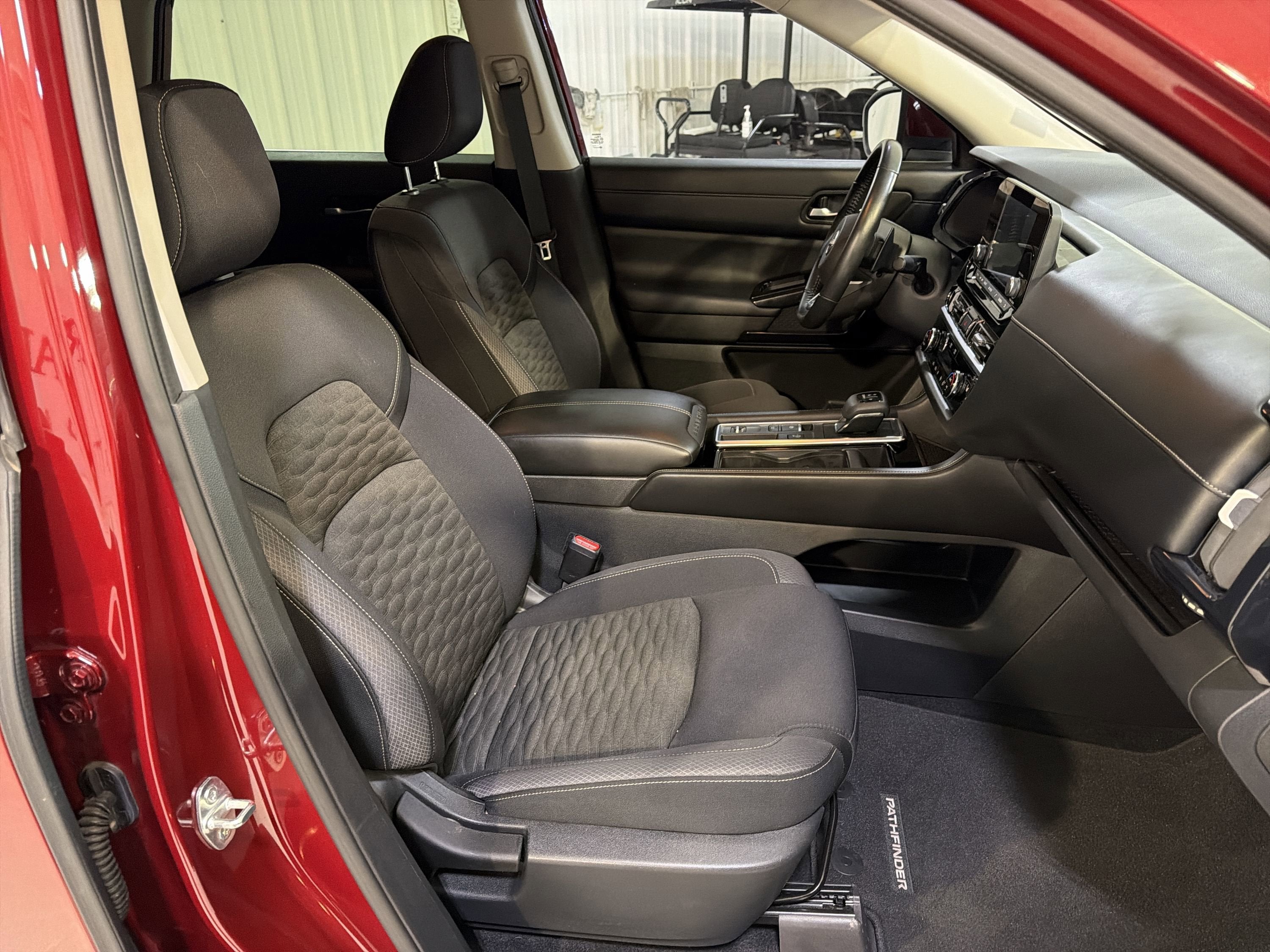 2022 Nissan Pathfinder SV