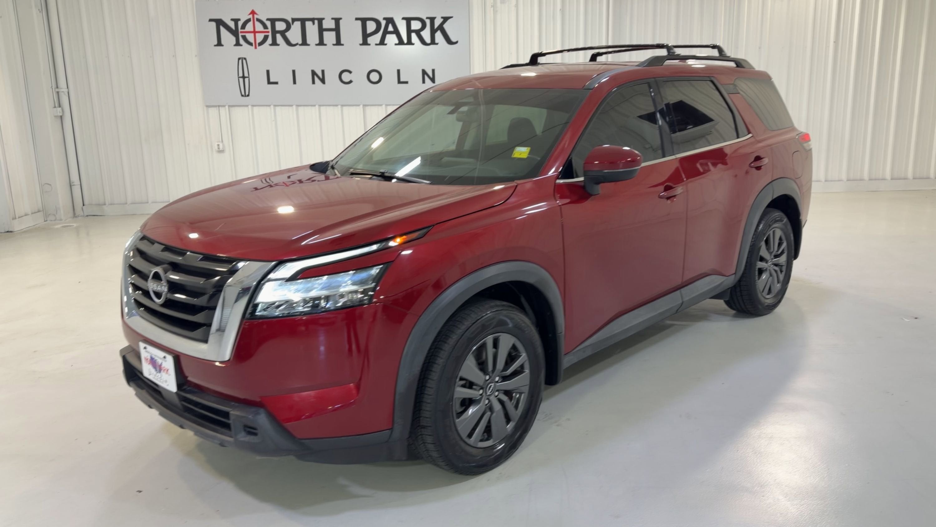 2022 Nissan Pathfinder SV