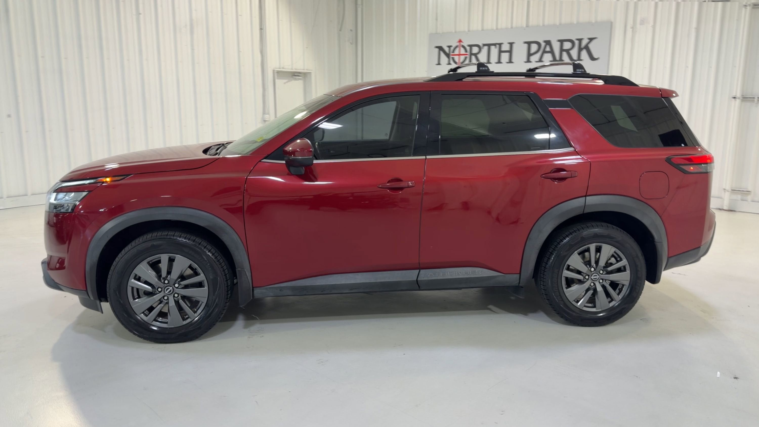 2022 Nissan Pathfinder SV