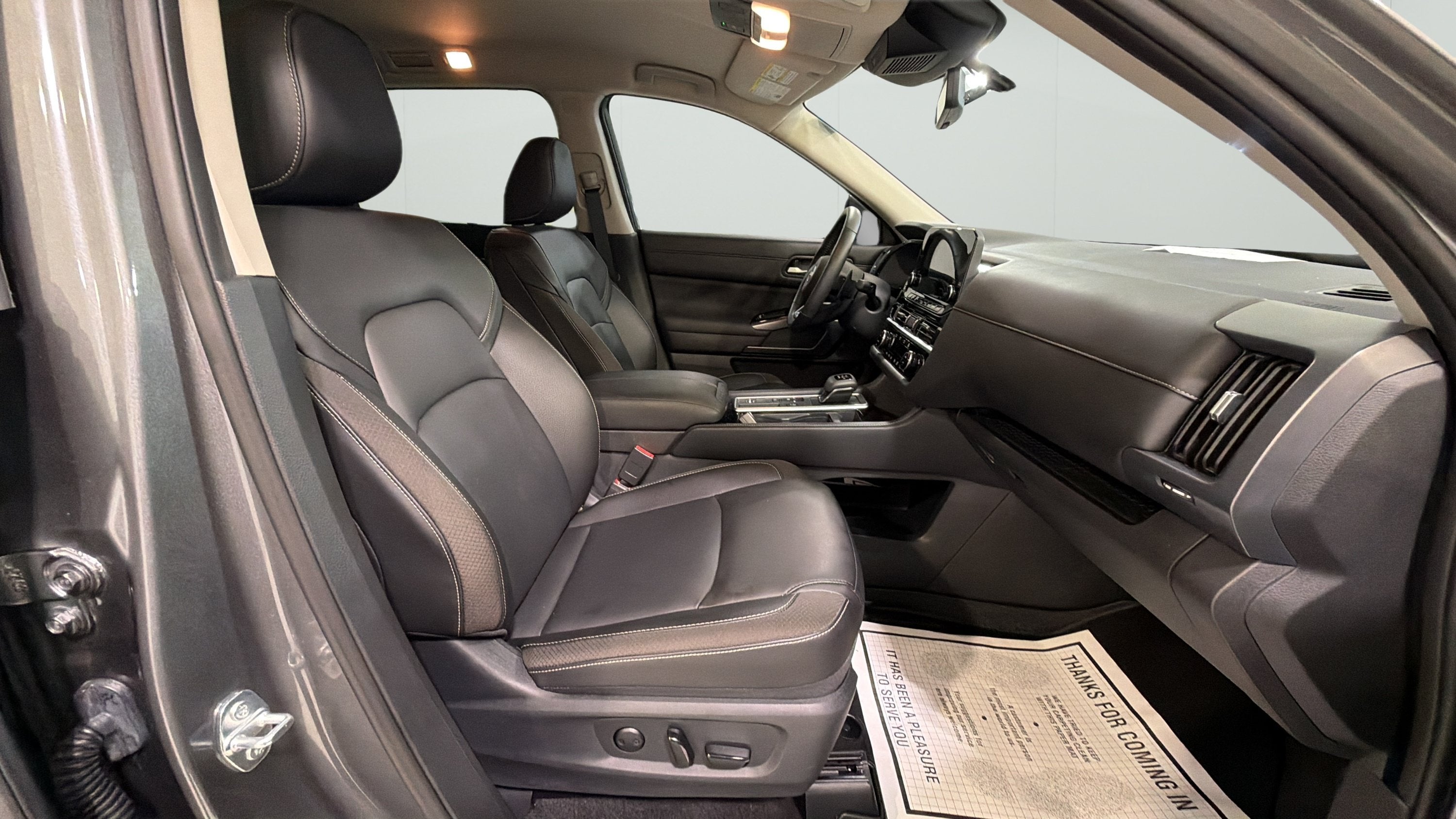 2025 Nissan Pathfinder SL