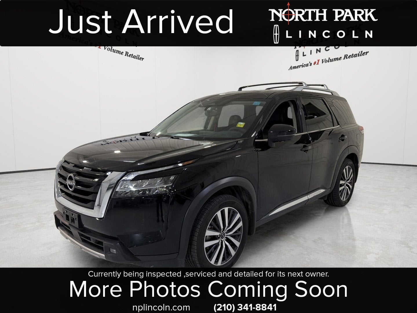 2022 Nissan Pathfinder Platinum 2WD's photo