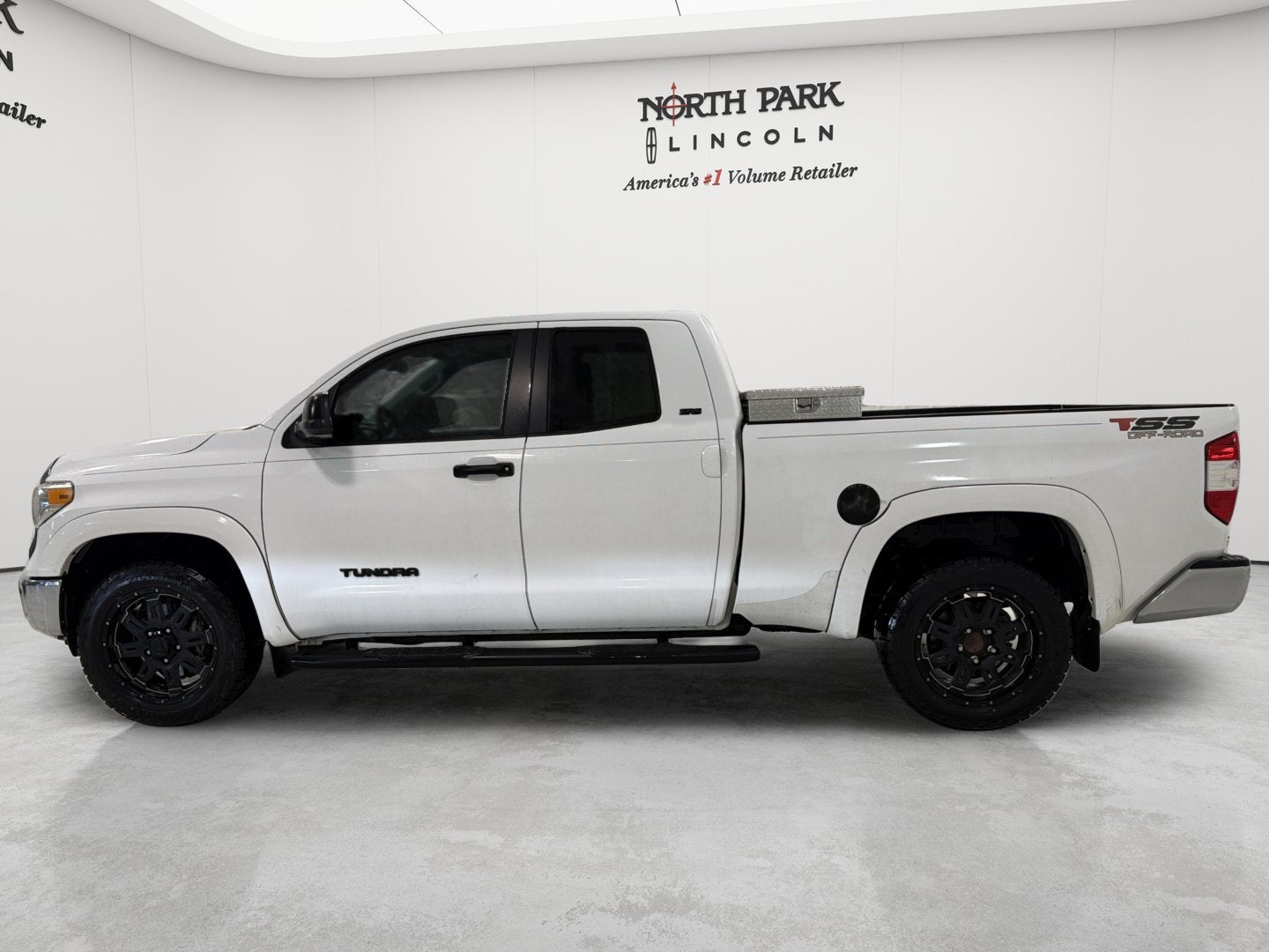 2016 Toyota Tundra 2WD Truck SR5