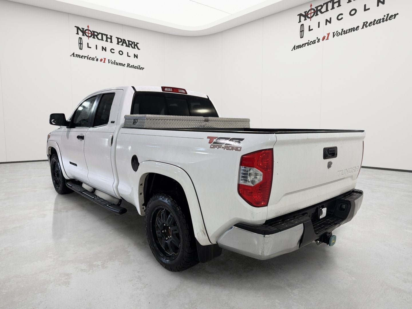 2016 Toyota Tundra 2WD Truck SR5
