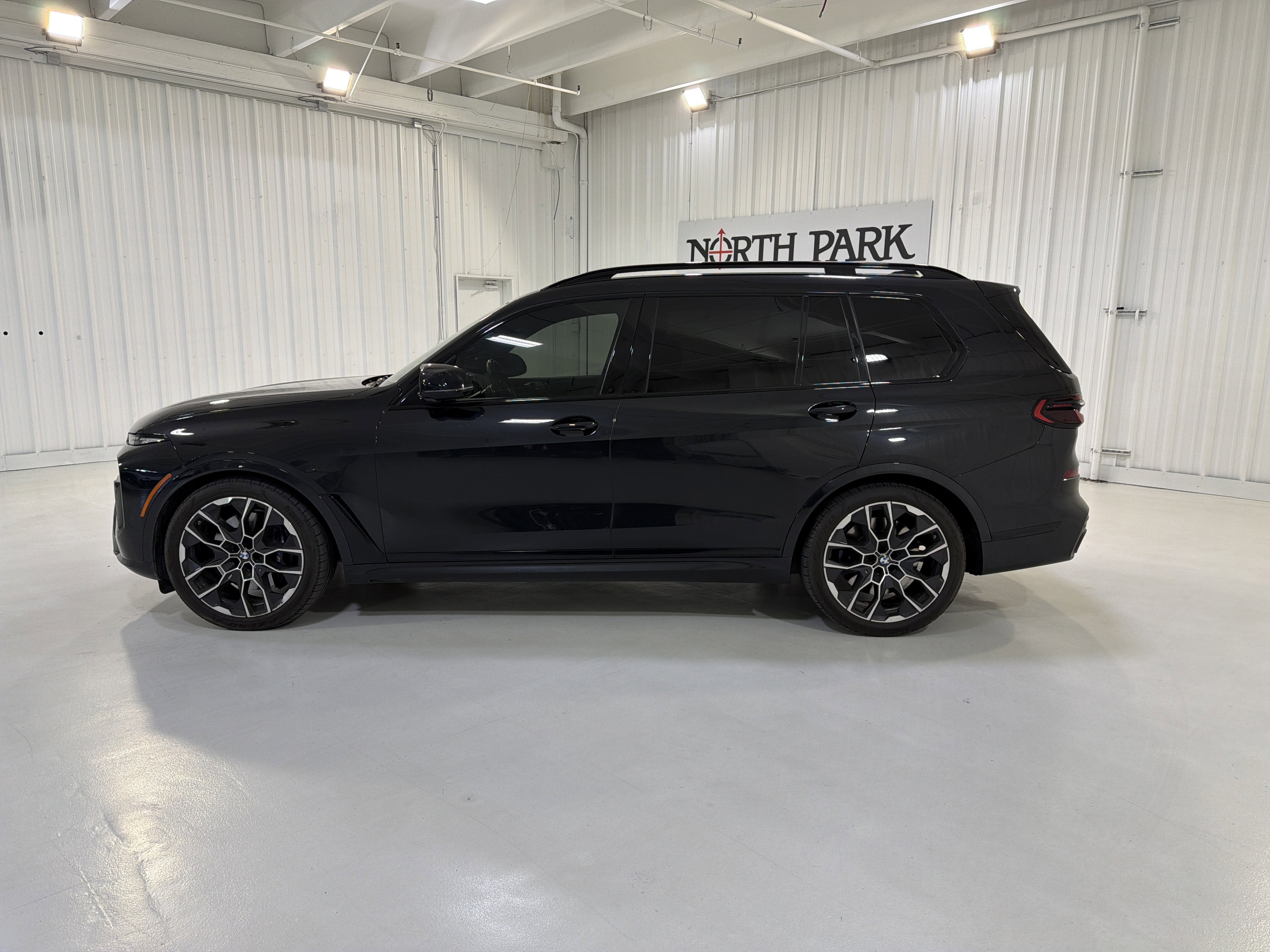2023 BMW X7 M60i