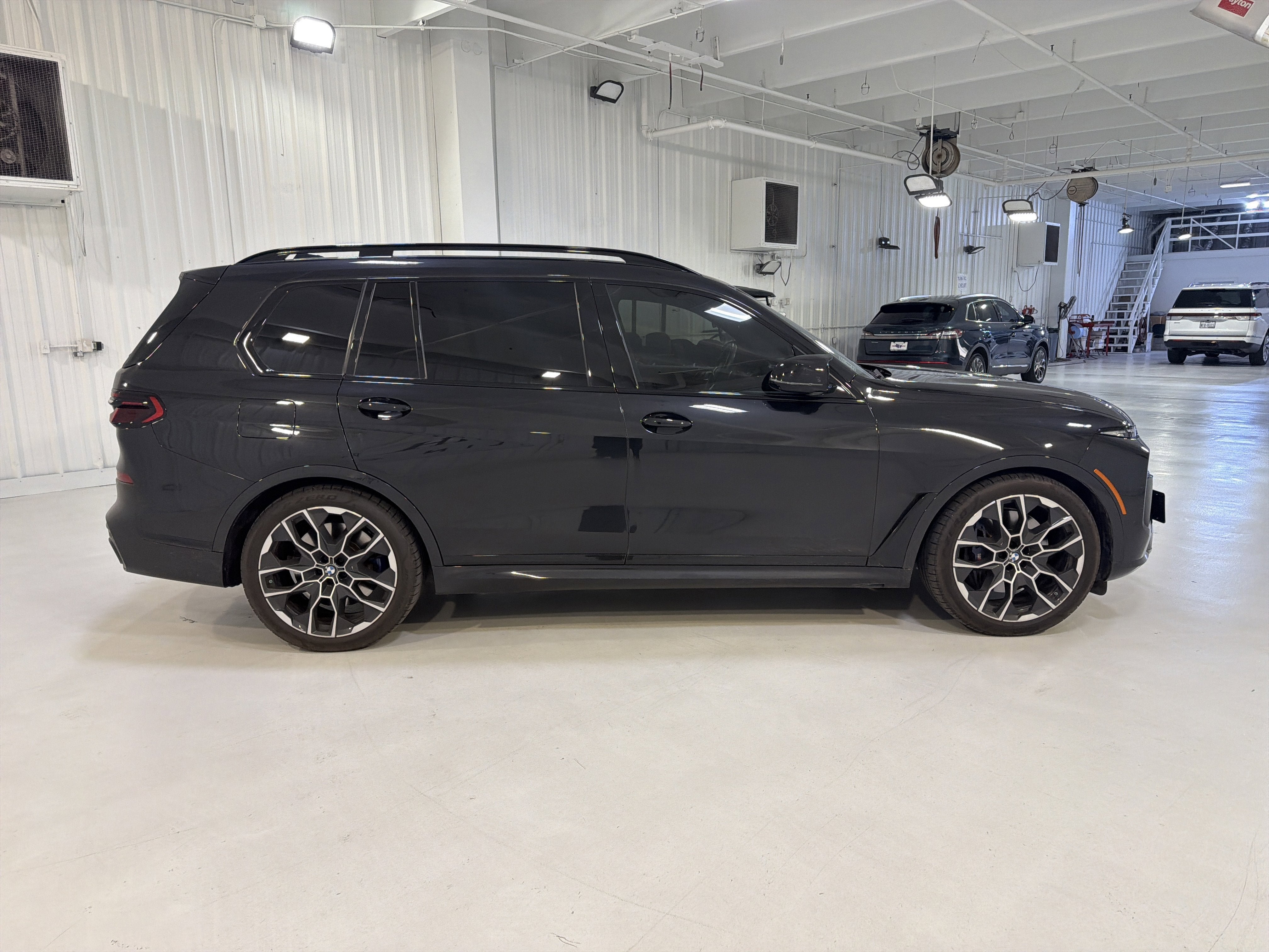 2023 BMW X7 M60i