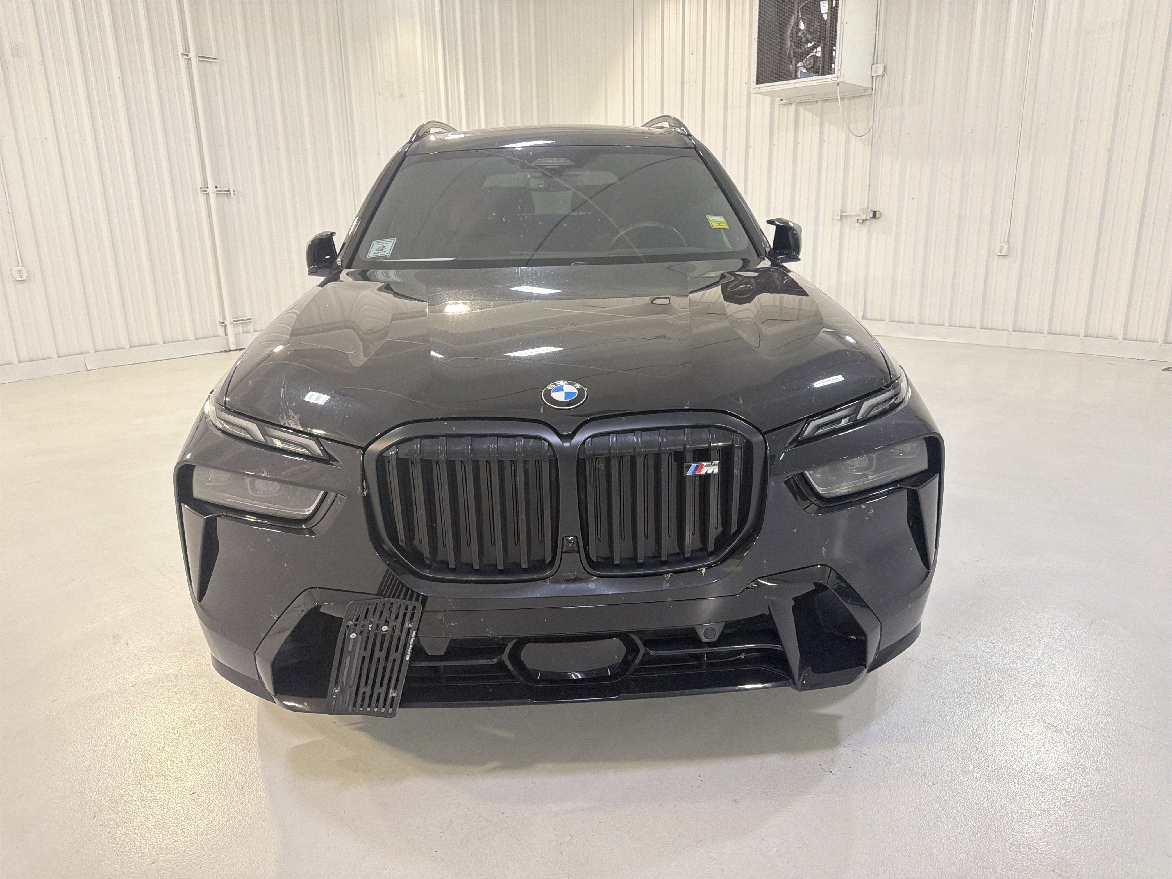 2023 BMW X7 M60i