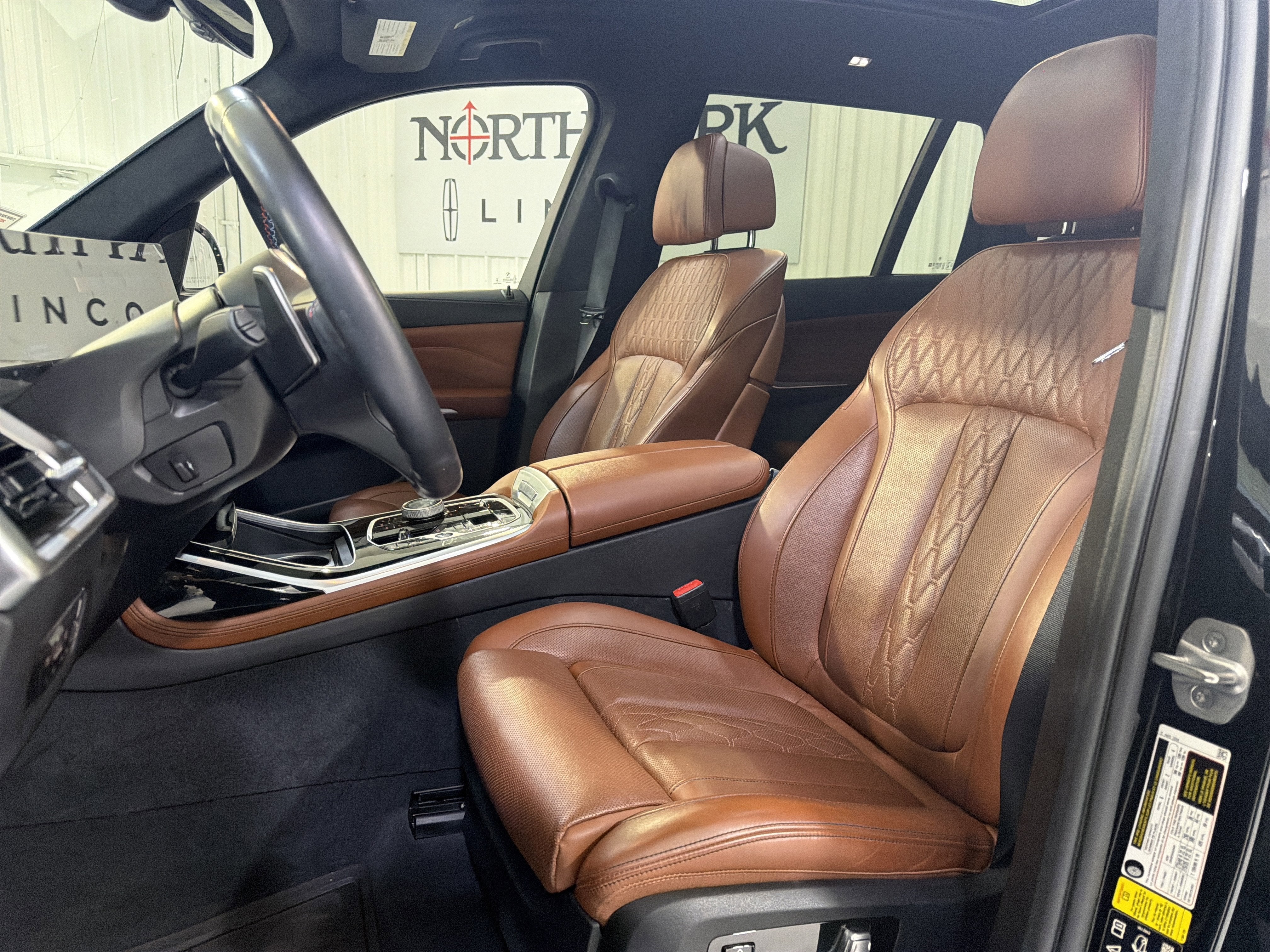 2023 BMW X7 M60i