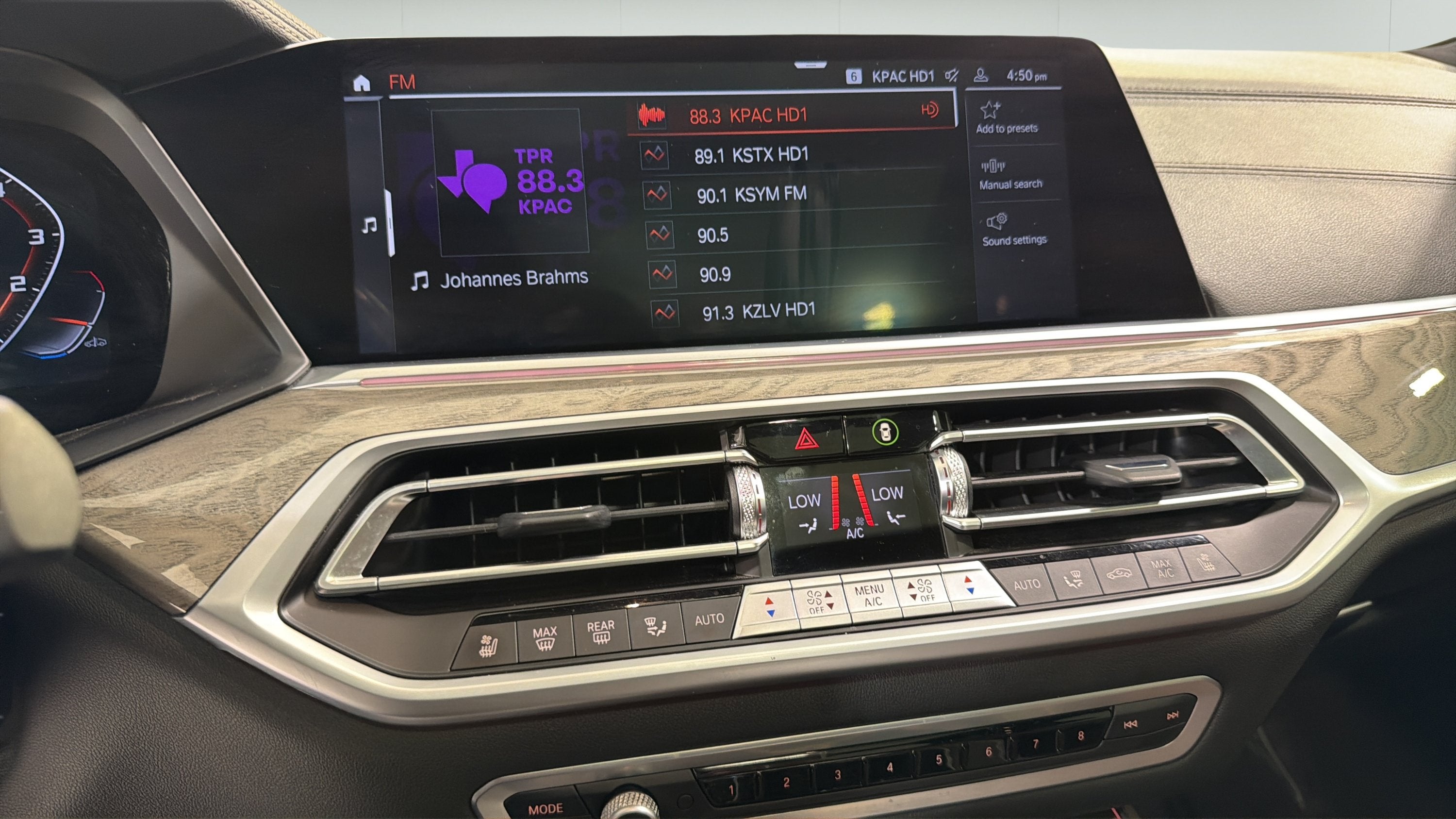 2022 BMW X7 M50i
