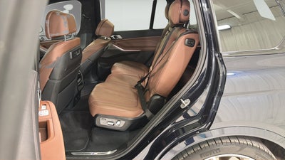 2022 BMW X7 M50i