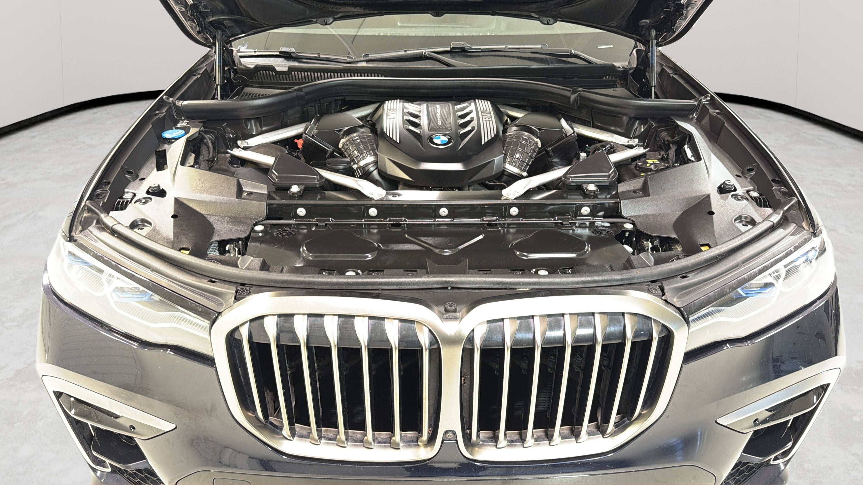 2022 BMW X7 M50i