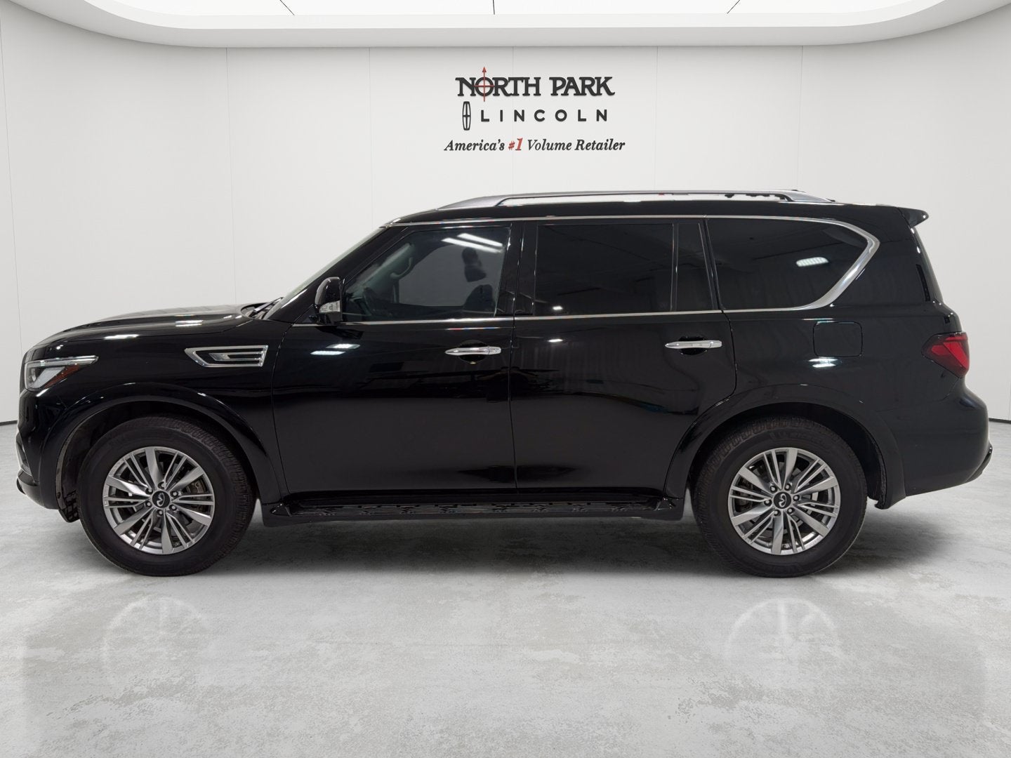 2021 INFINITI QX80 LUXE
