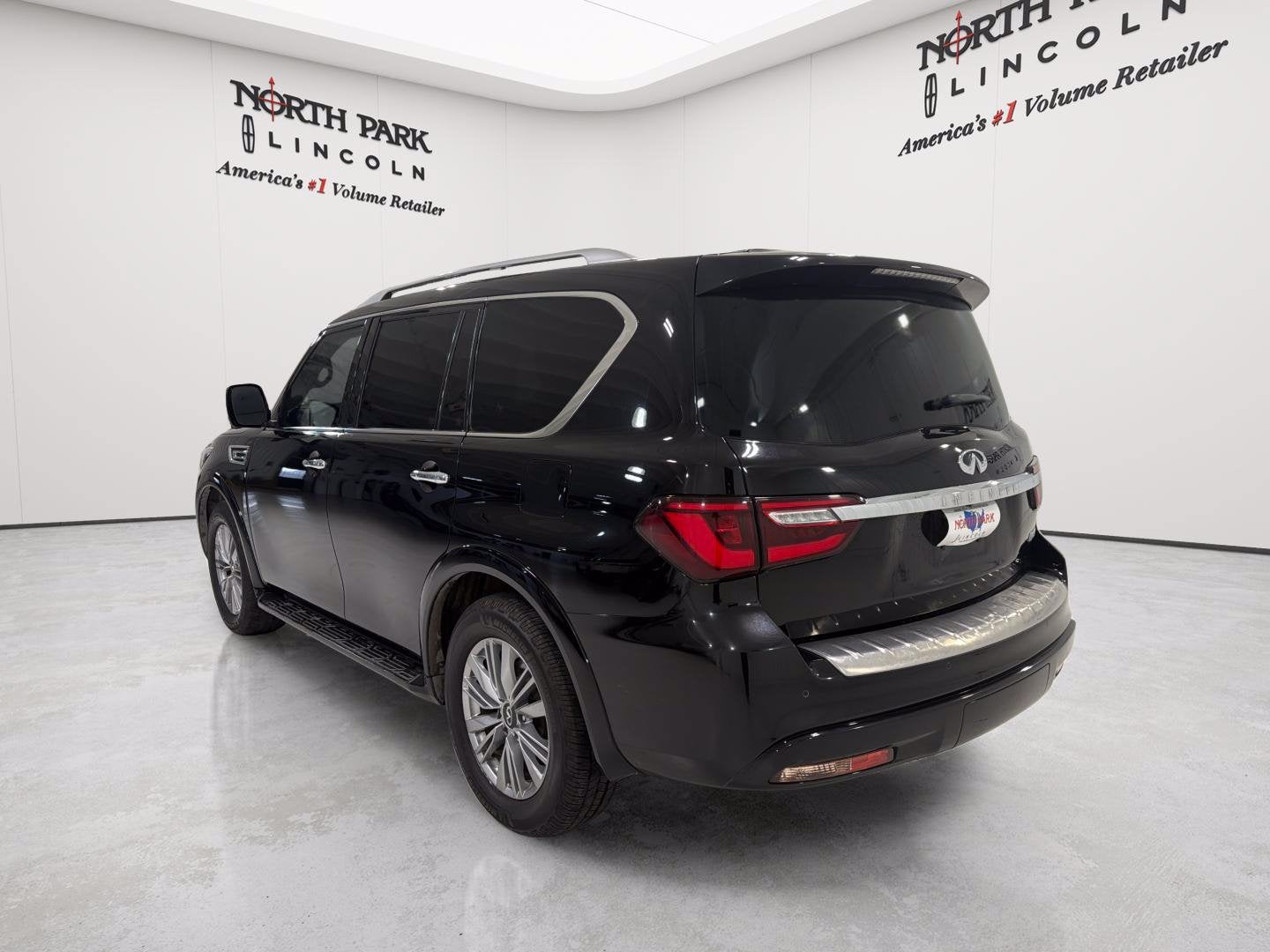 2021 INFINITI QX80 LUXE