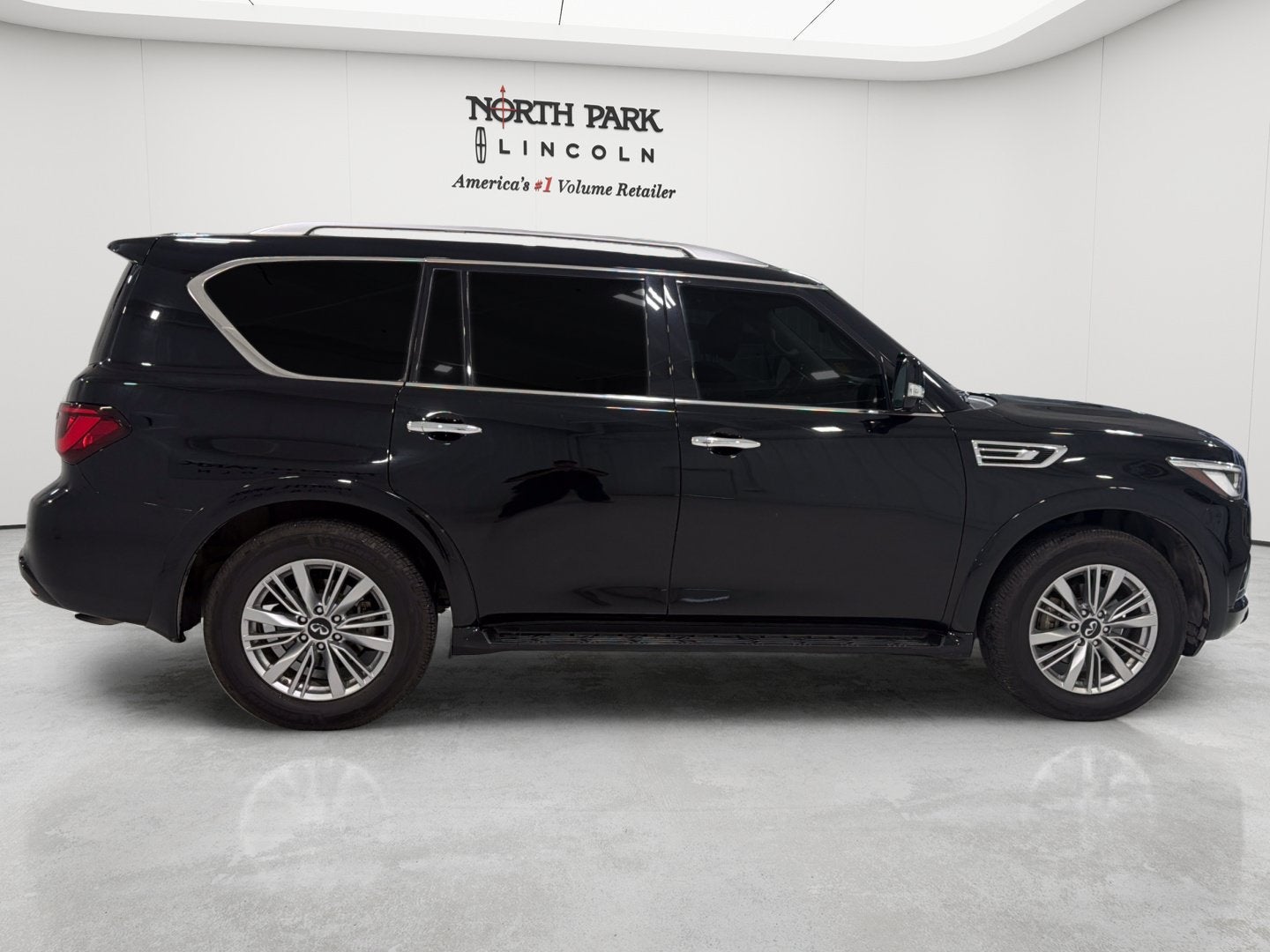 2021 INFINITI QX80 LUXE