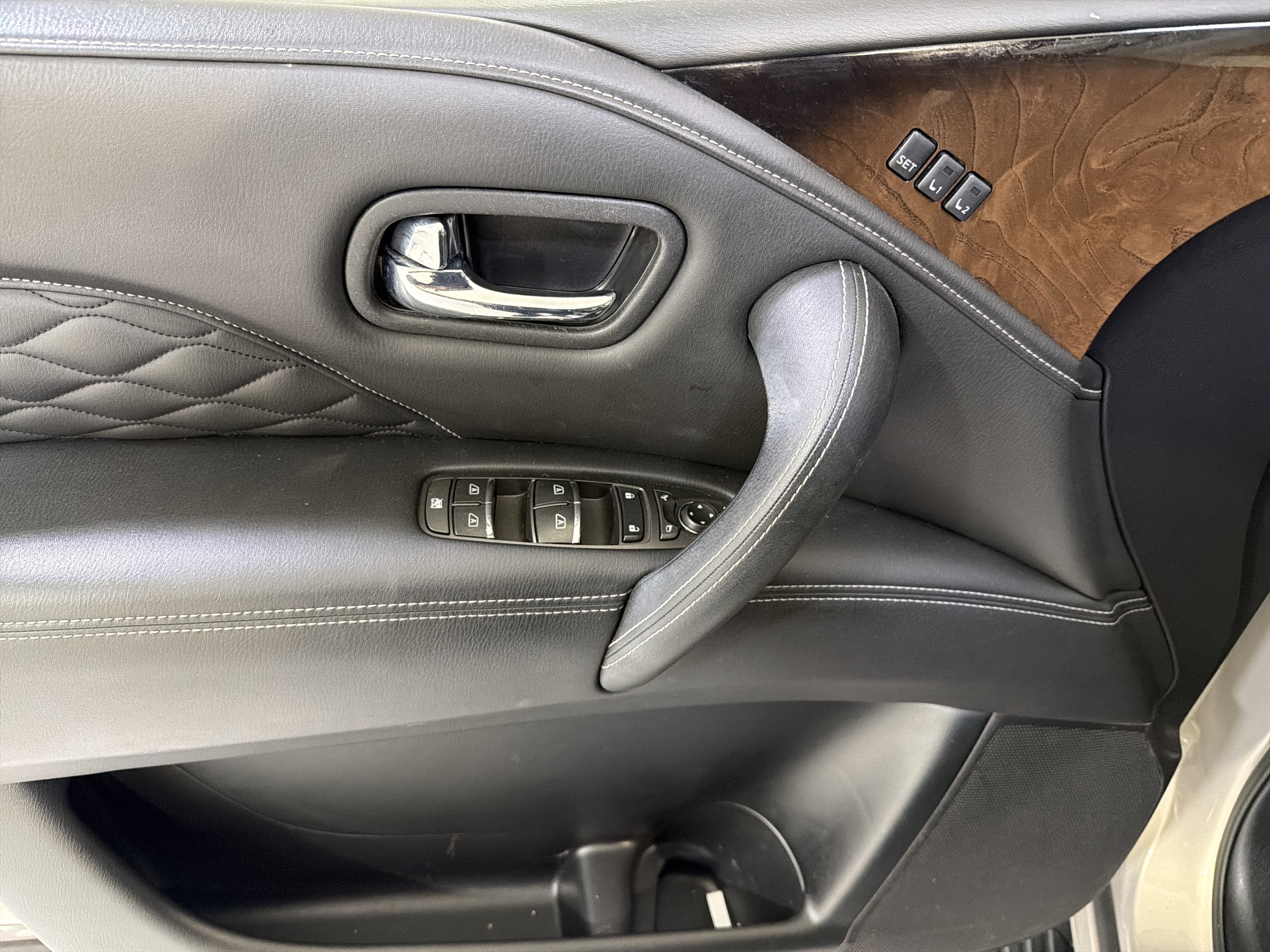 2019 INFINITI QX80 LUXE