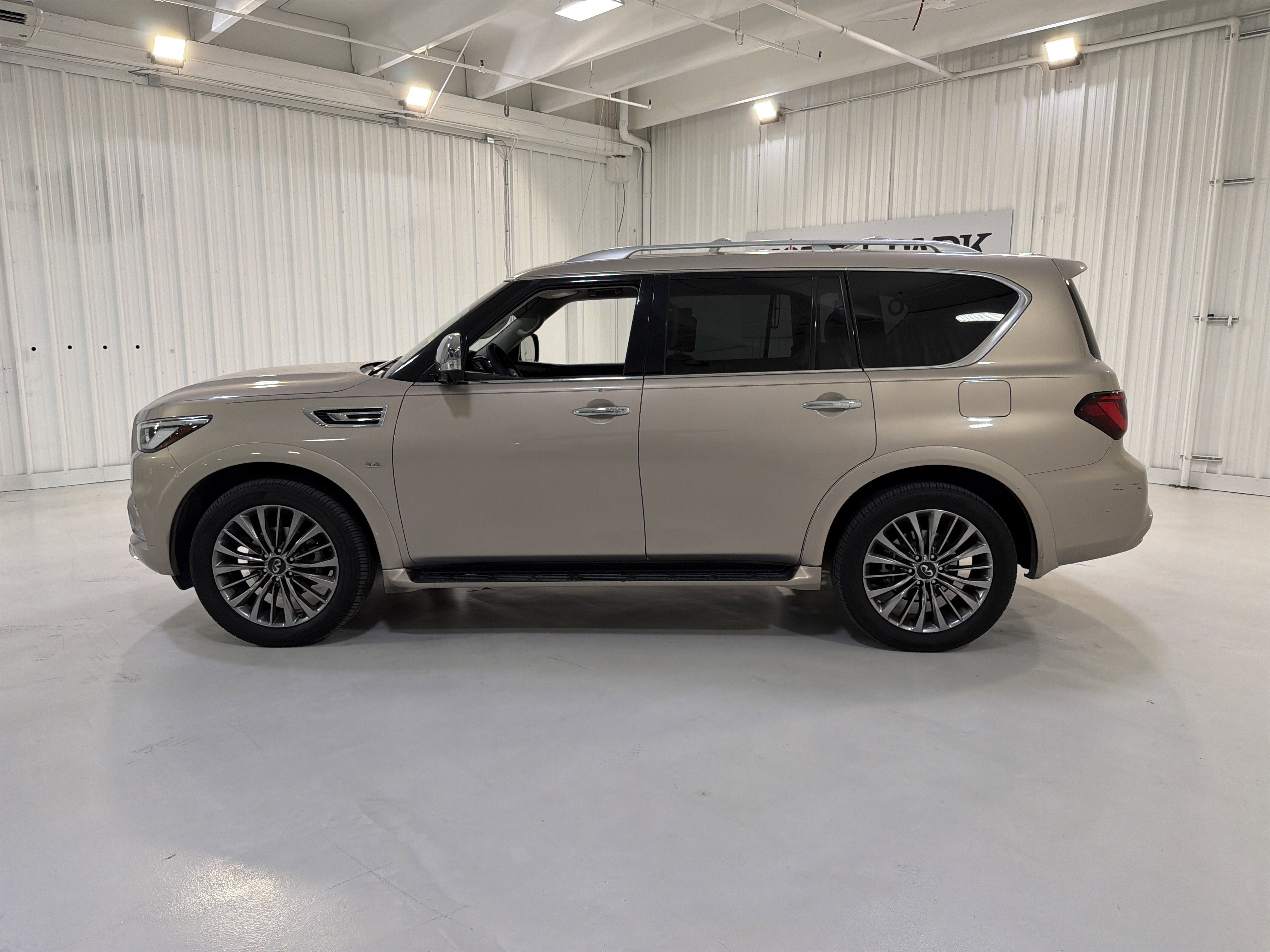 2019 INFINITI QX80 LUXE