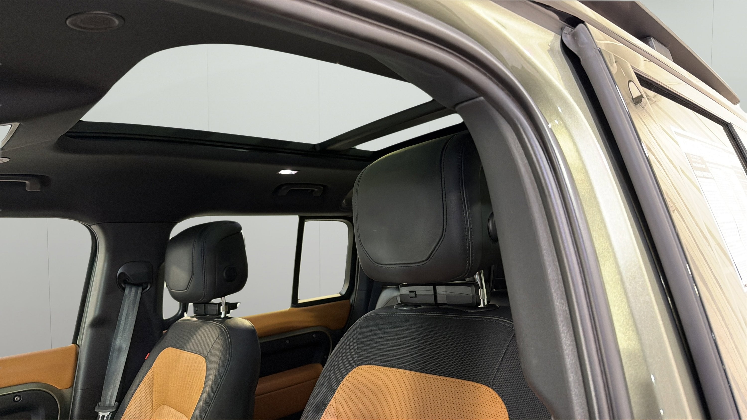 2023 Land Rover Defender X-Dynamic SE