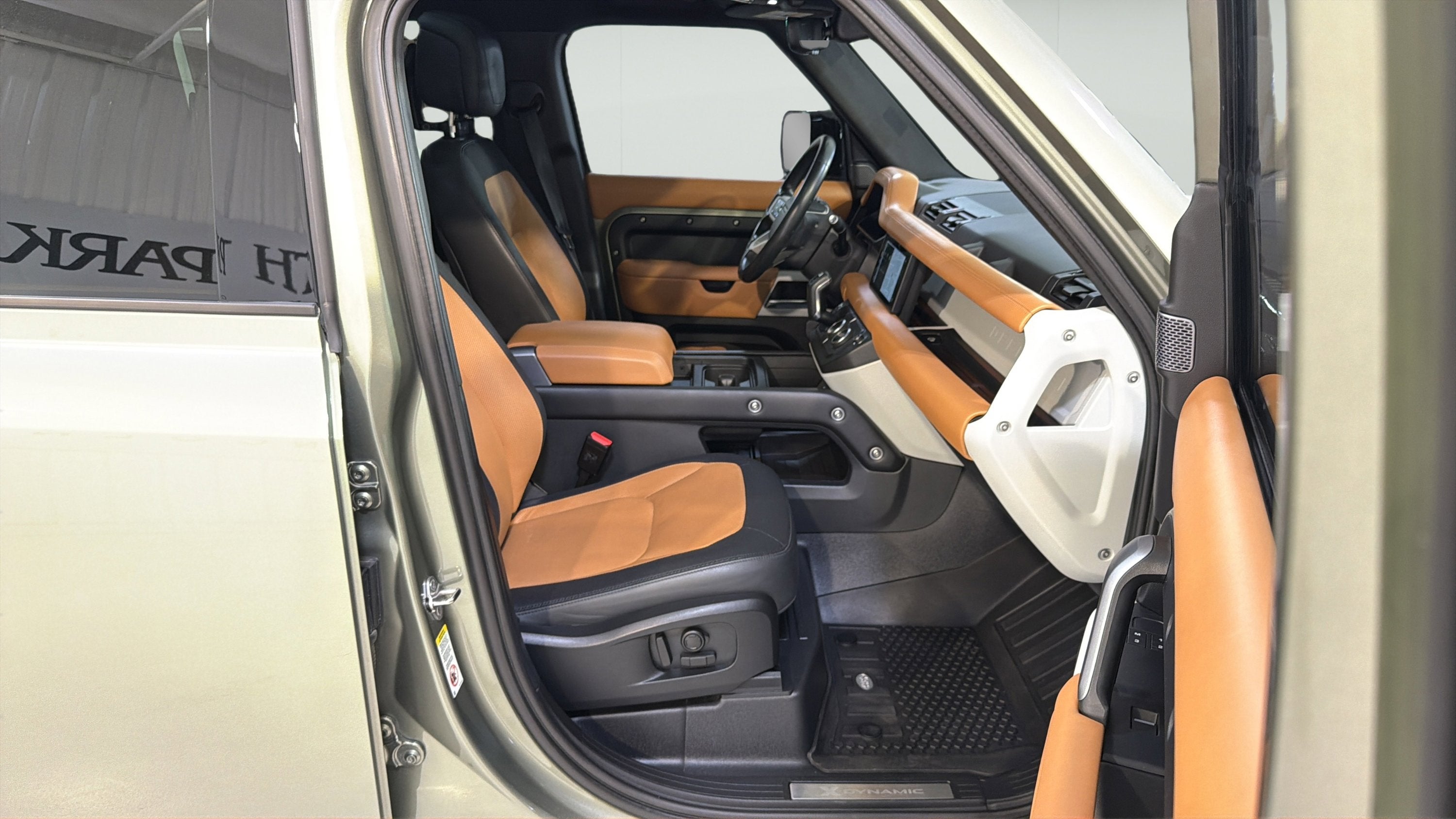 2023 Land Rover Defender X-Dynamic SE