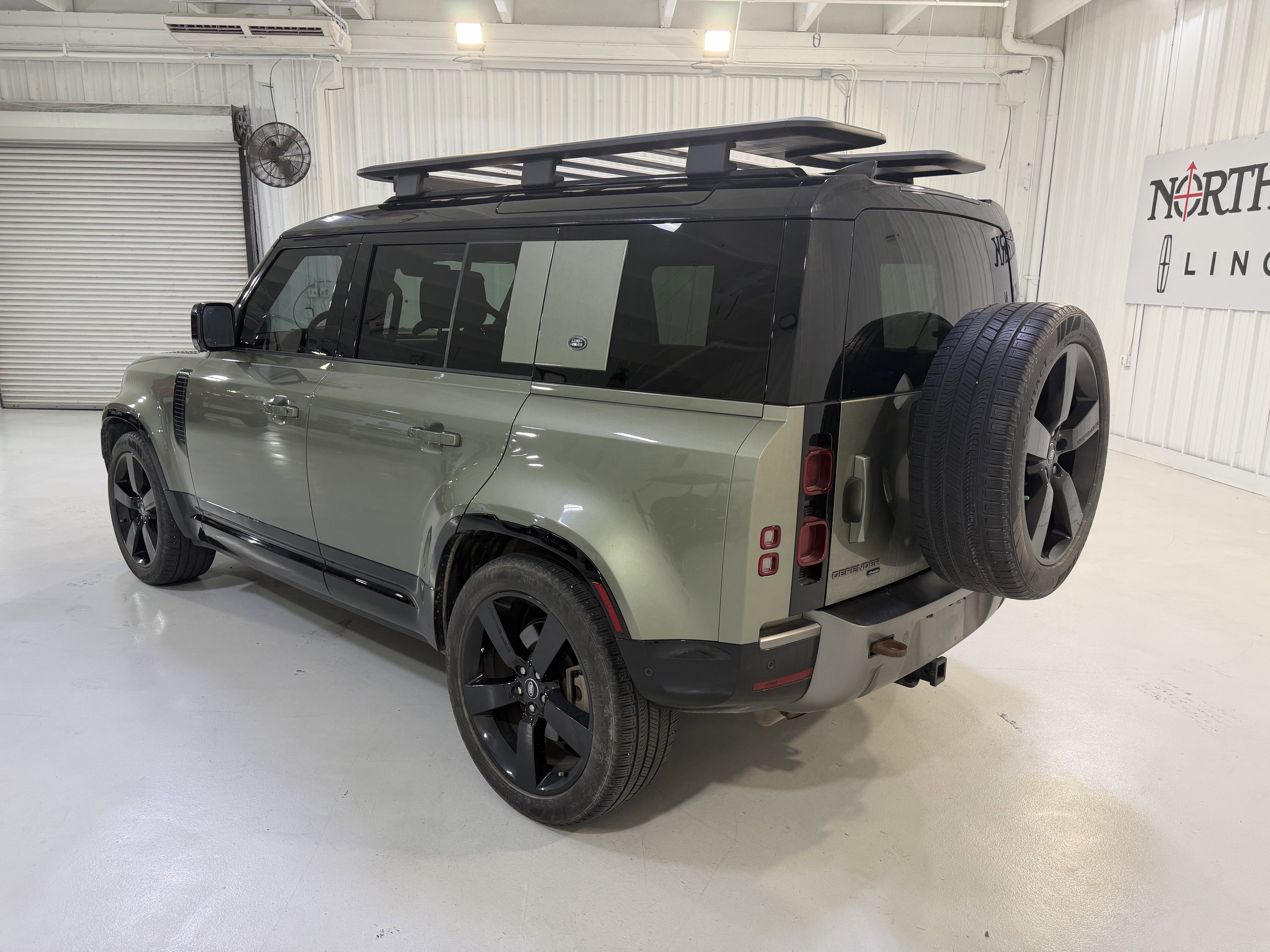 2023 Land Rover Defender X-Dynamic SE