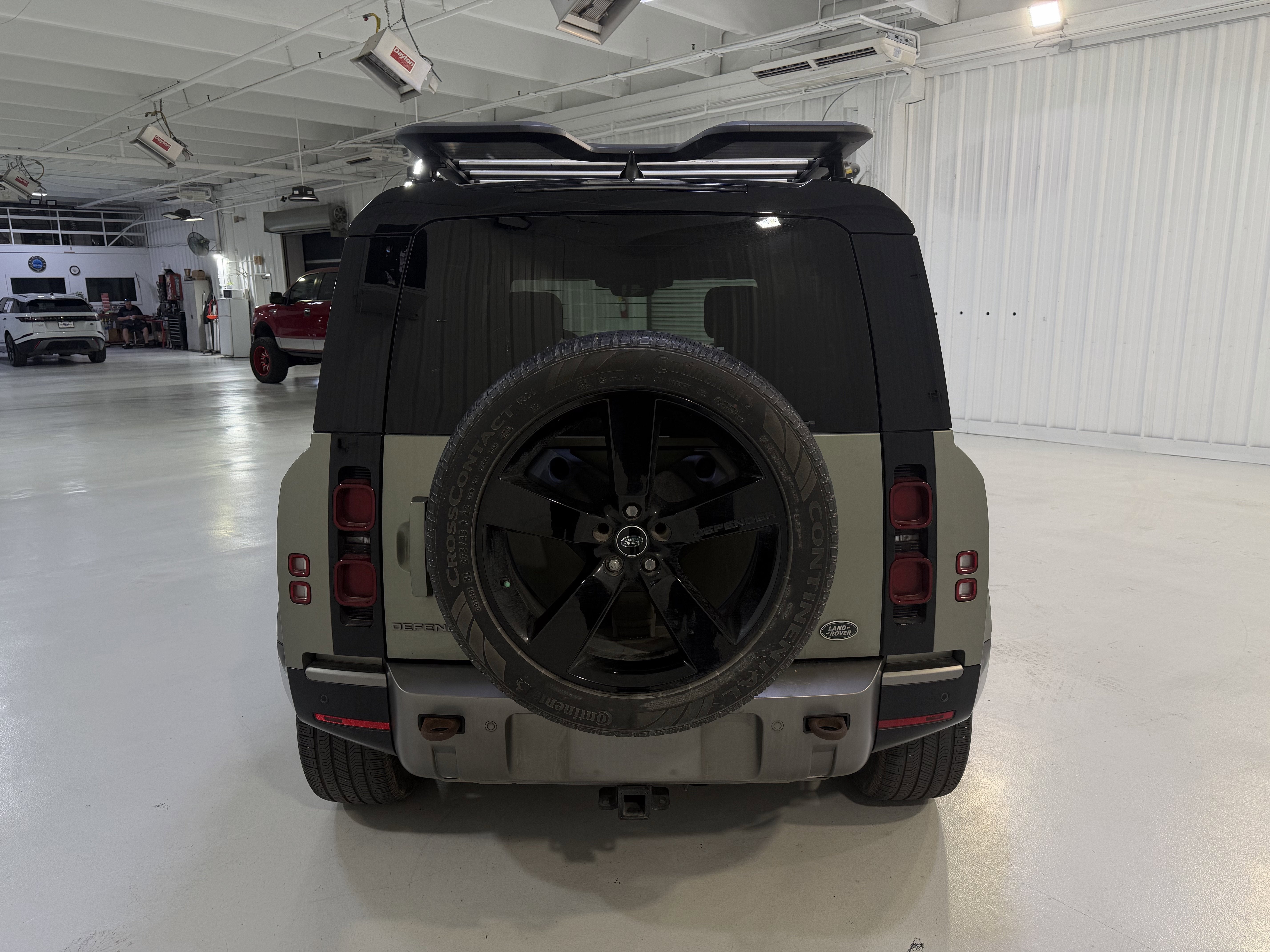 2023 Land Rover Defender X-Dynamic SE