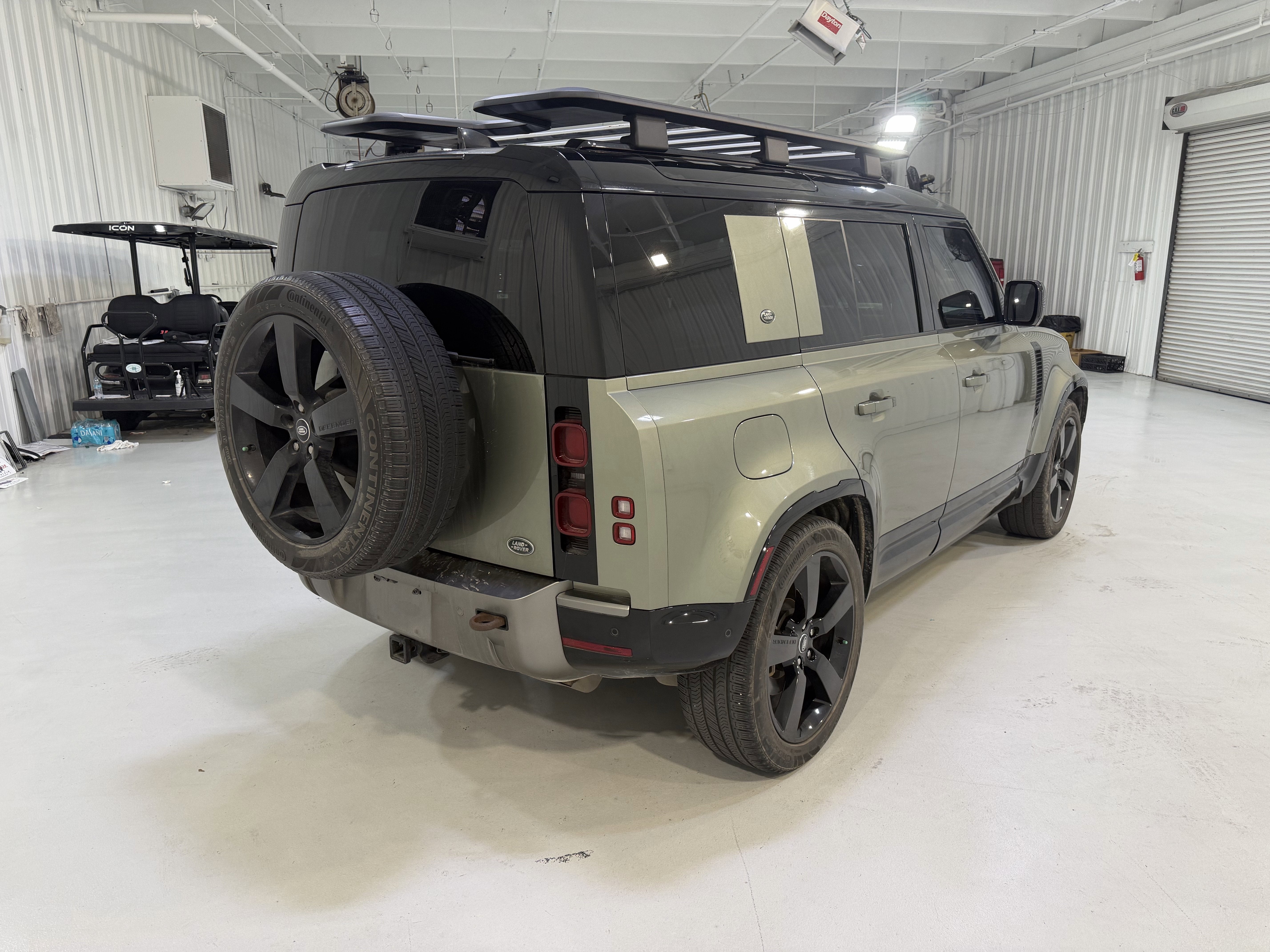 2023 Land Rover Defender X-Dynamic SE
