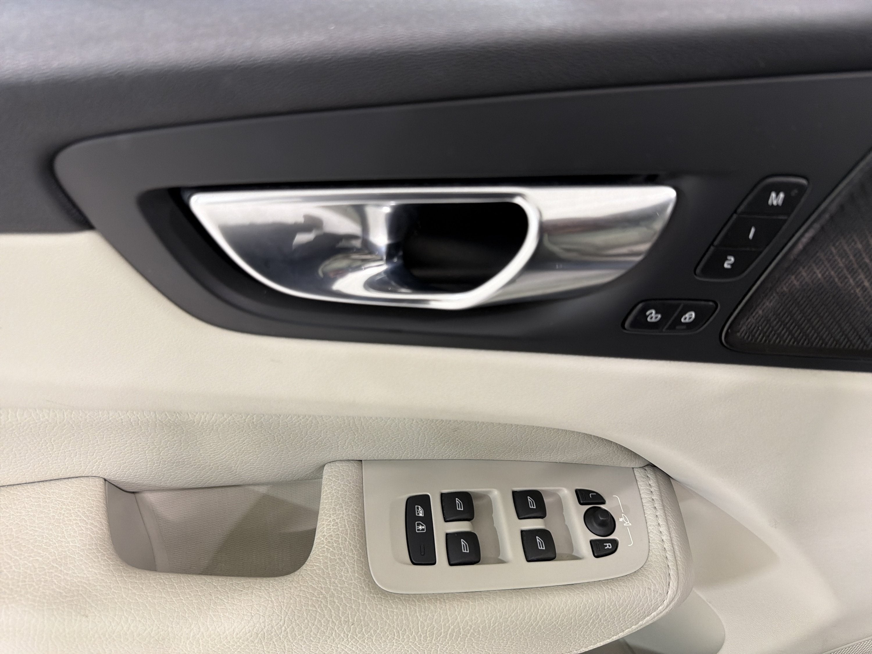 2021 Volvo XC60 Momentum
