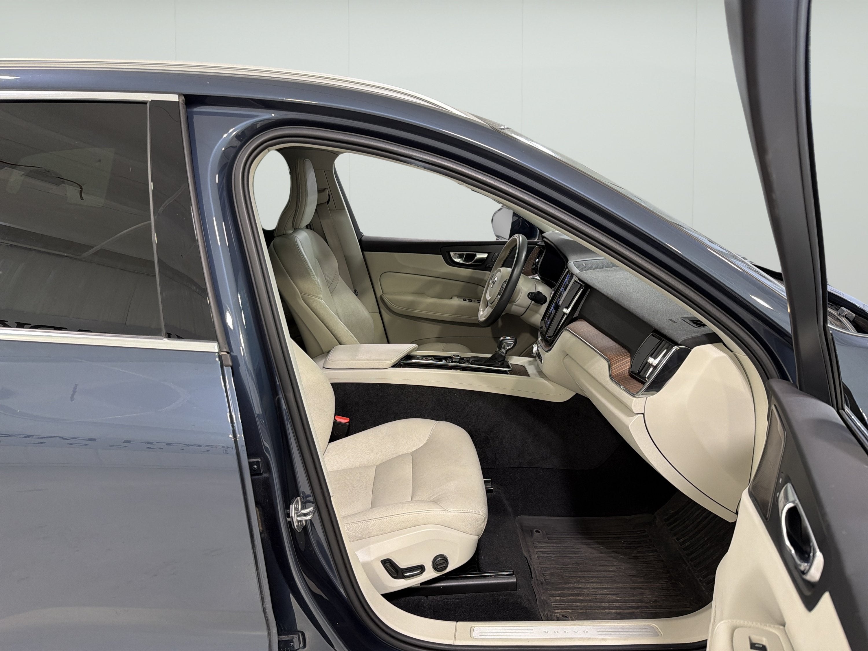 2021 Volvo XC60 Momentum