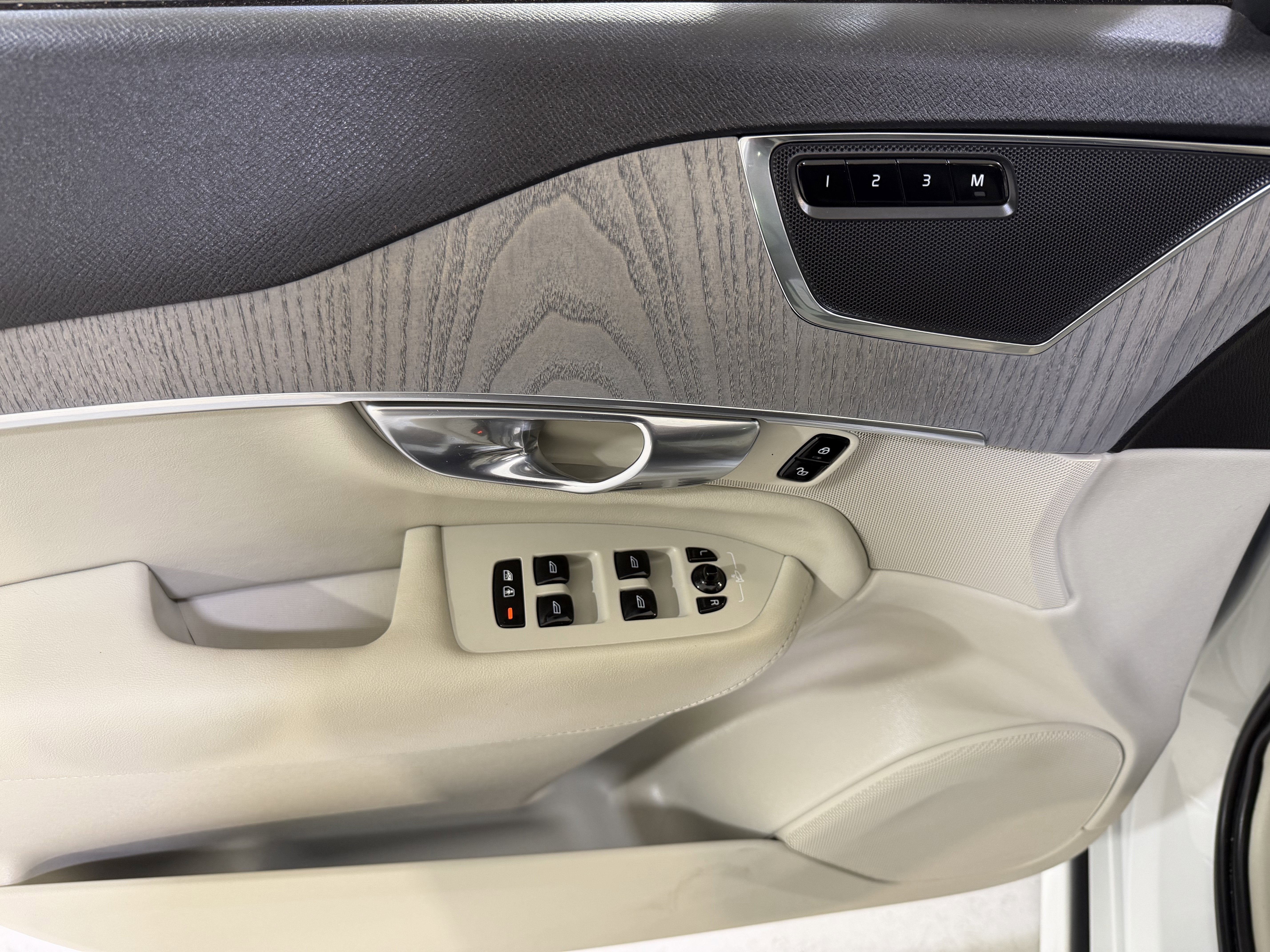 2025 Volvo XC90 Plus