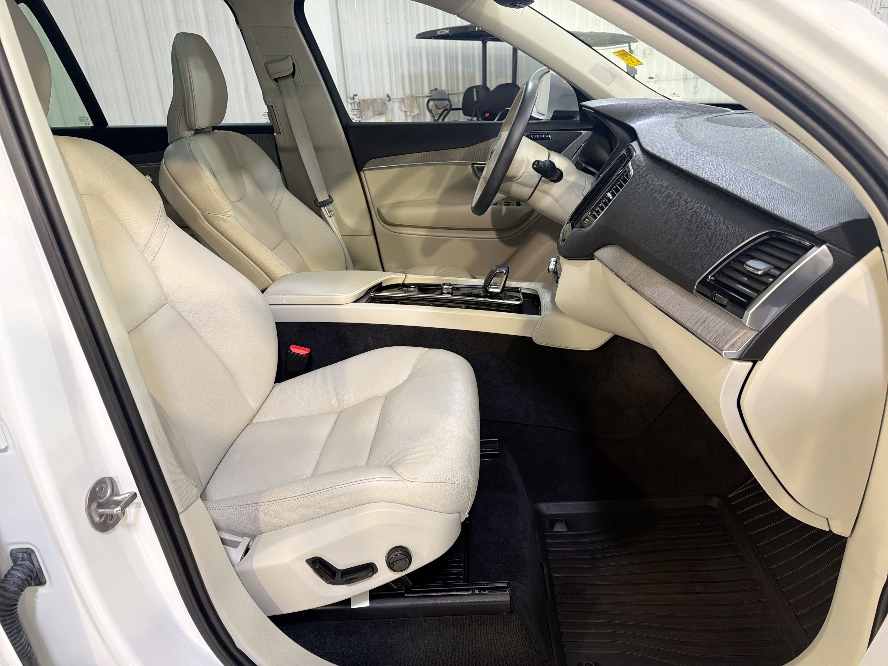 2025 Volvo XC90 Plus