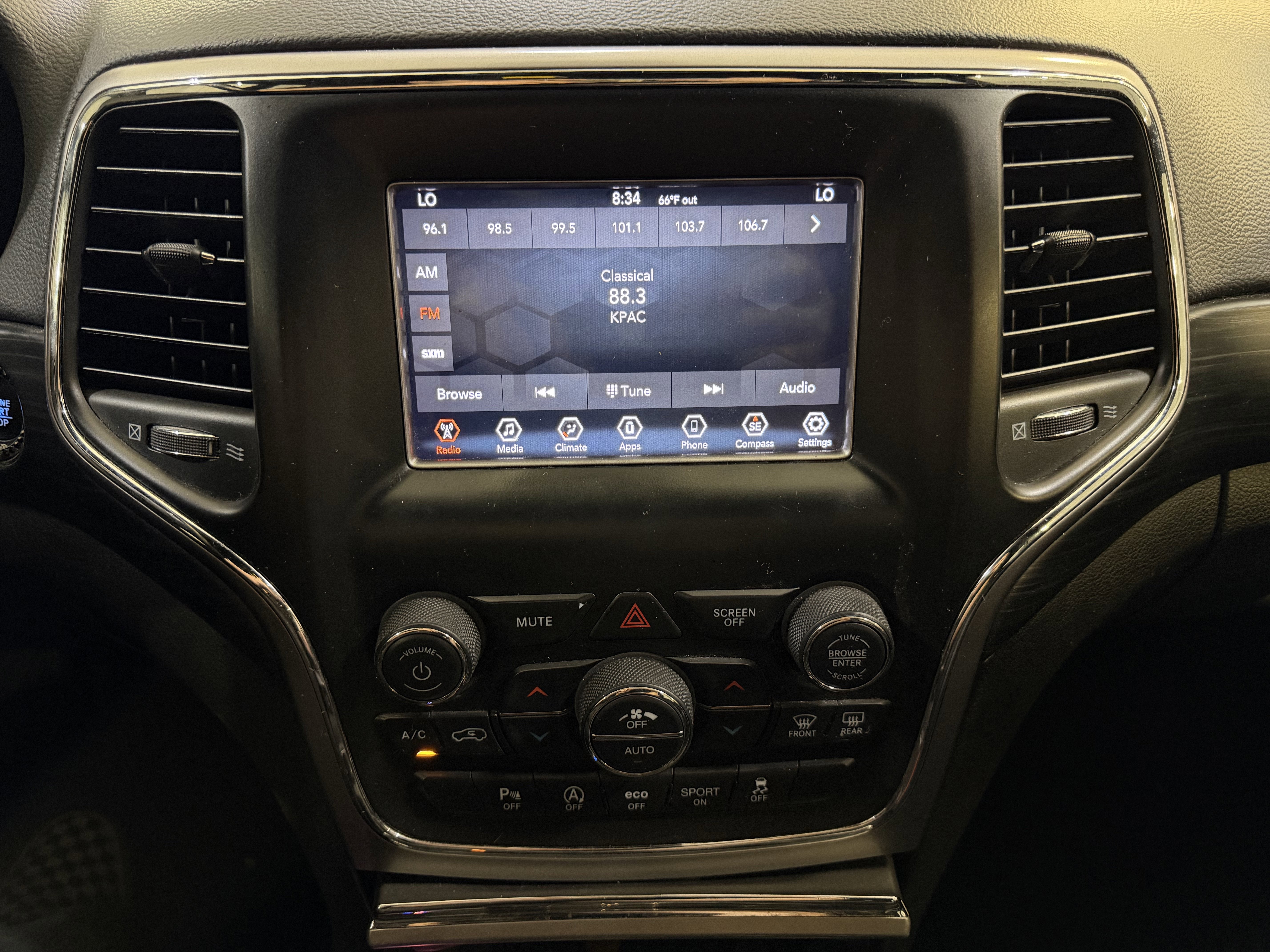 2020 Jeep Grand Cherokee Laredo E