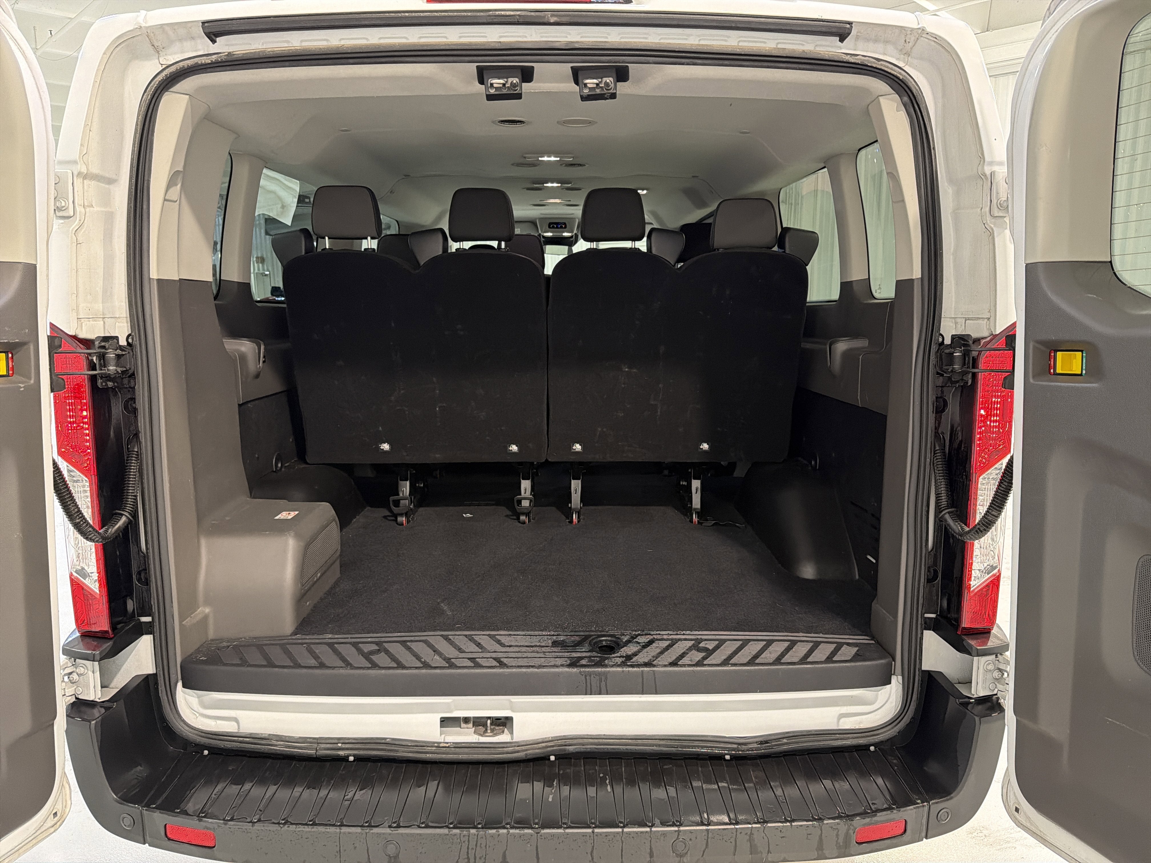 2024 Ford Transit Passenger Wagon XLT