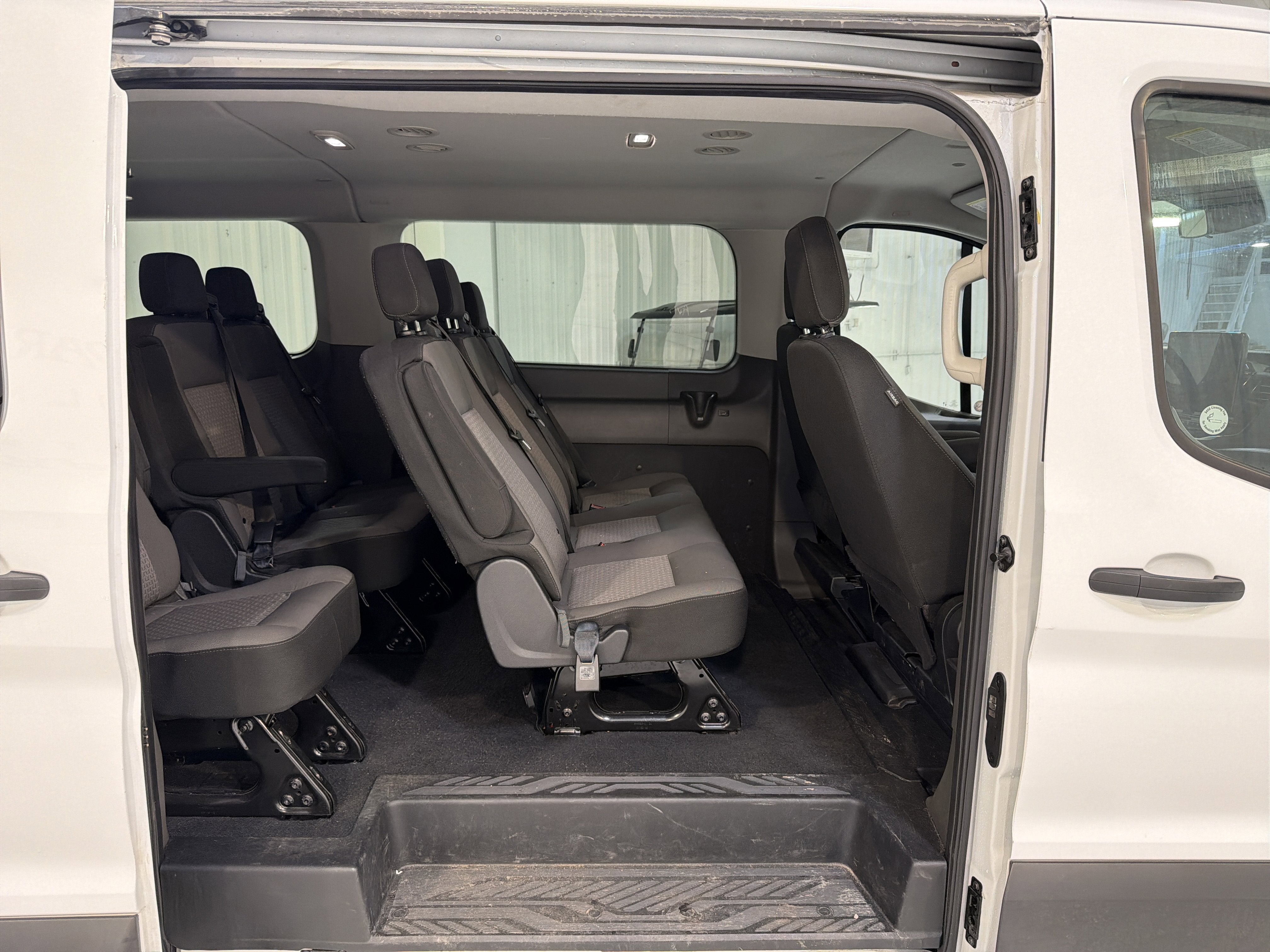 2024 Ford Transit Passenger Wagon XLT