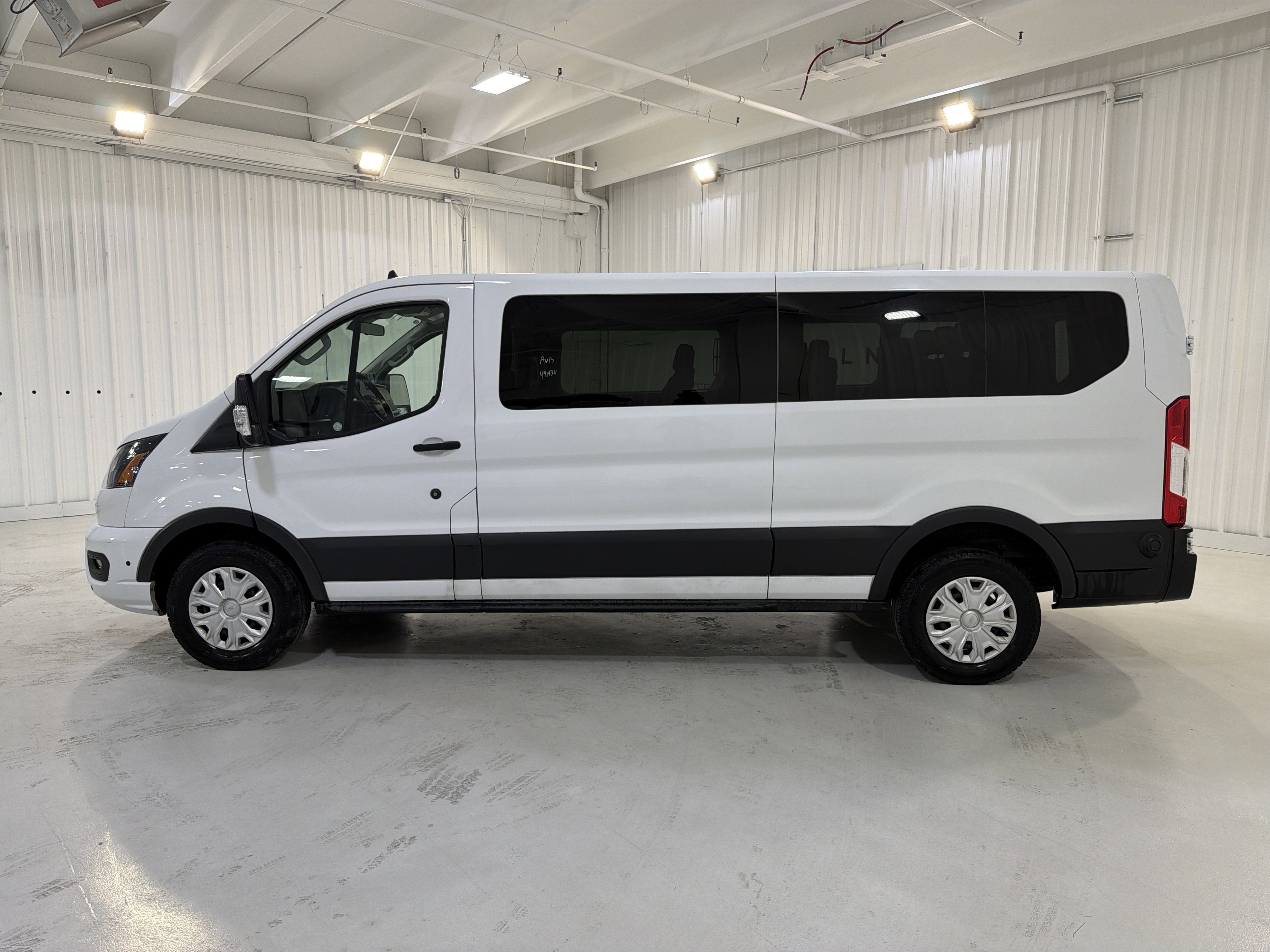 2024 Ford Transit Passenger Wagon XLT