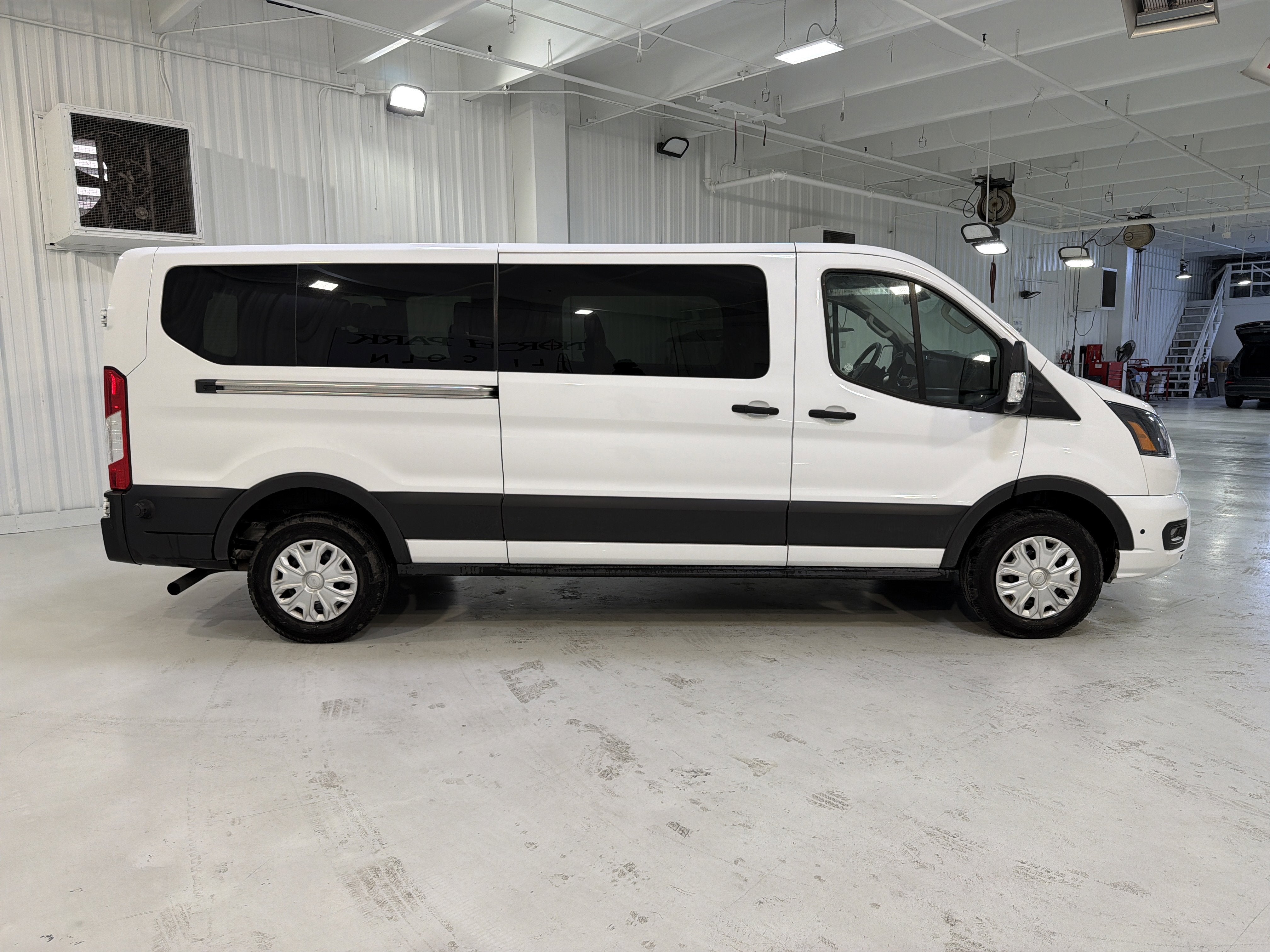2024 Ford Transit Passenger Wagon XLT