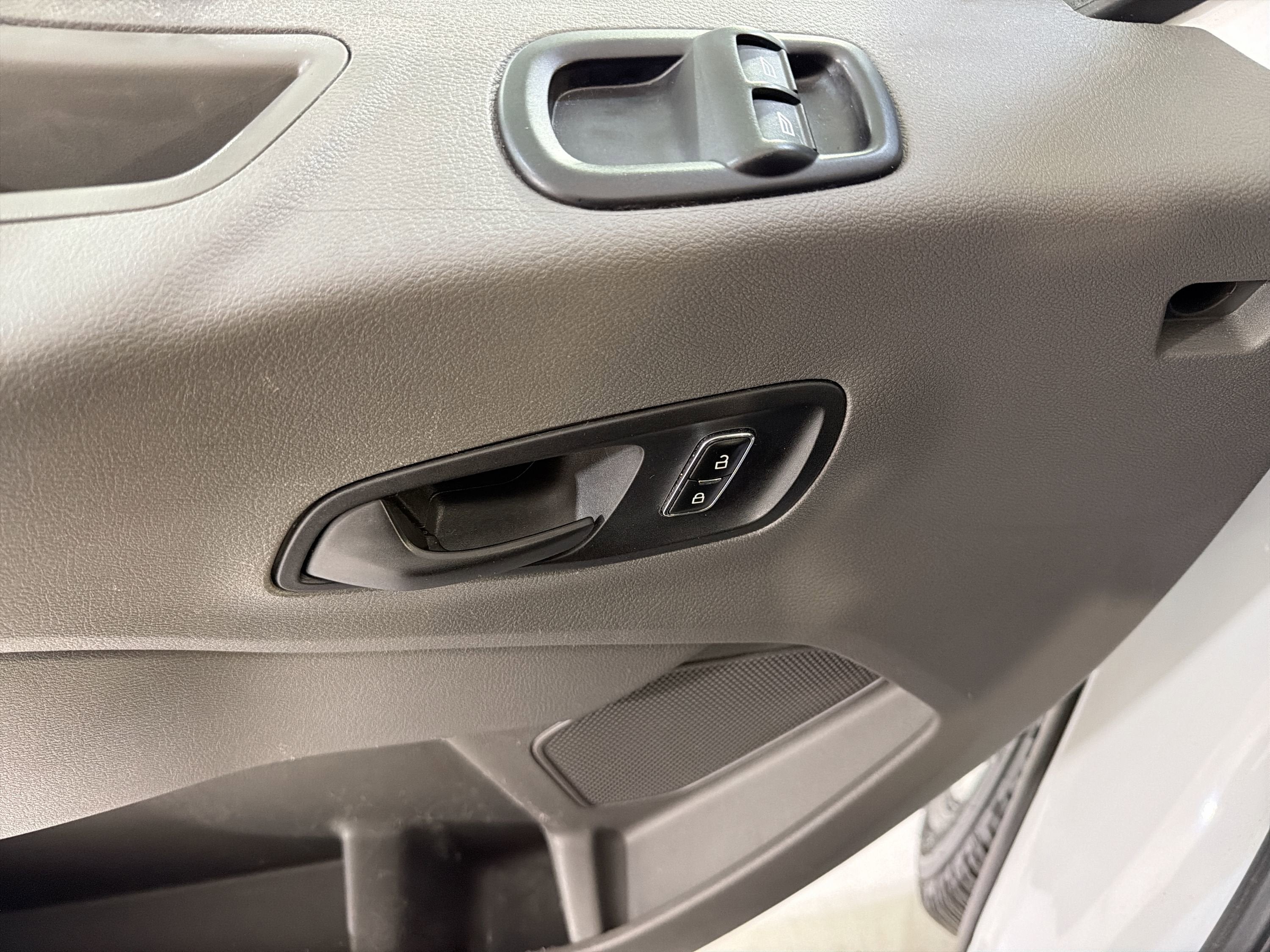 2023 Ford Transit Passenger Wagon XLT