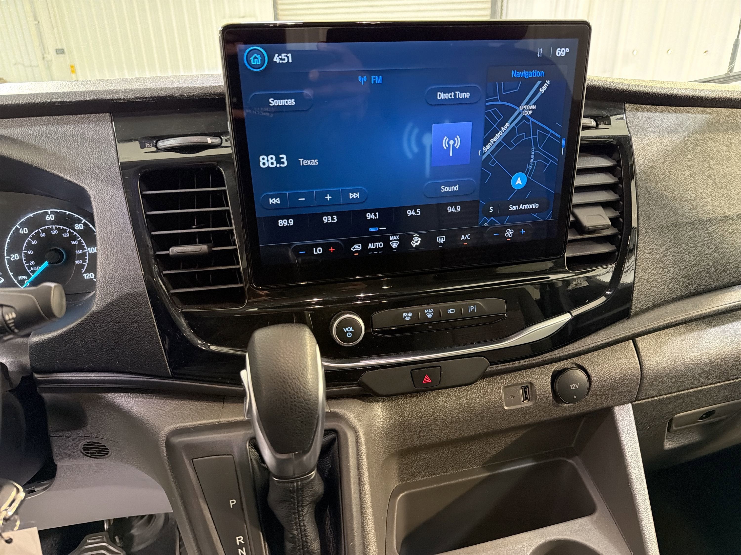 2023 Ford Transit Passenger Wagon XLT