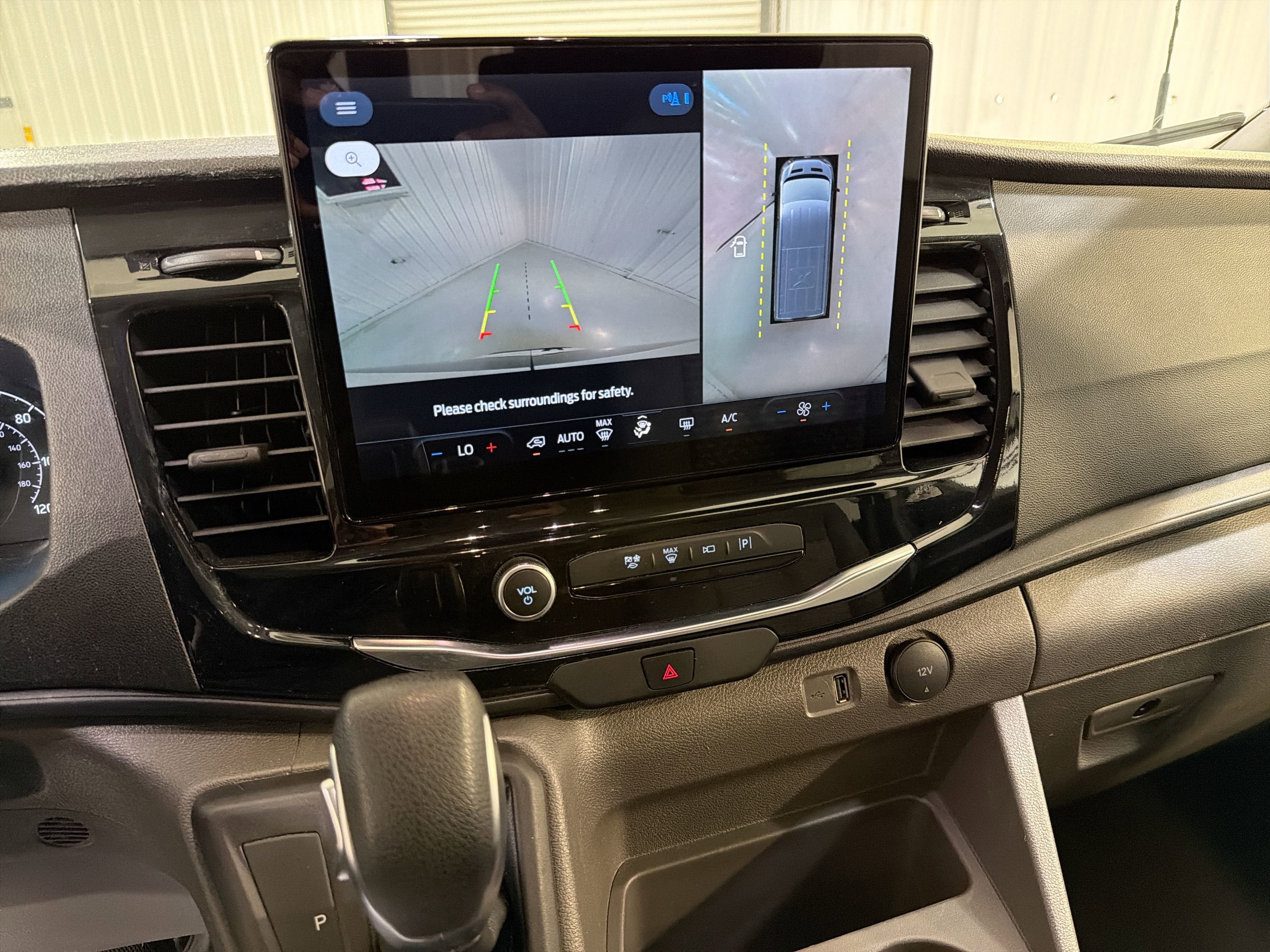 2023 Ford Transit Passenger Wagon XLT