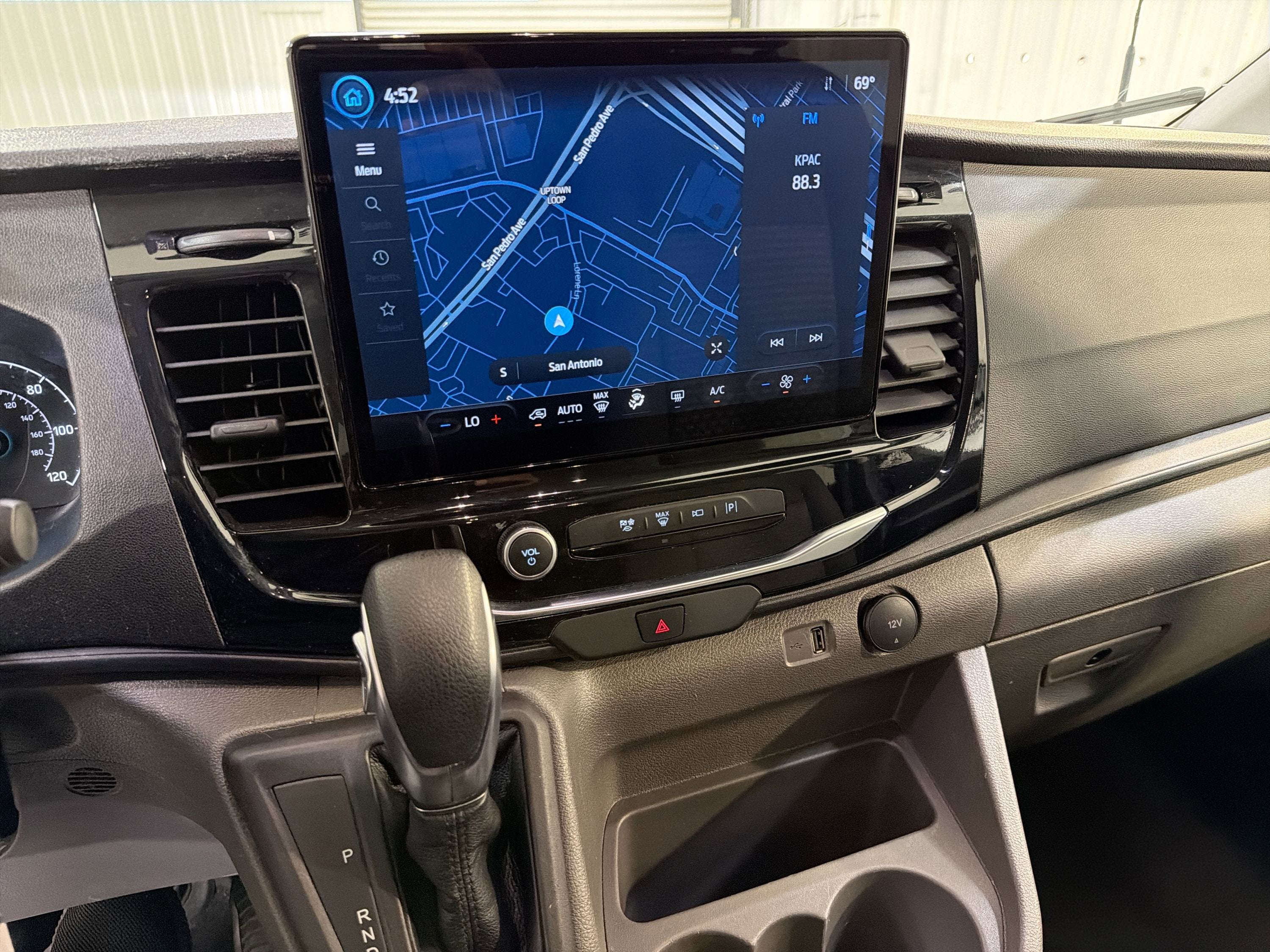 2023 Ford Transit Passenger Wagon XLT