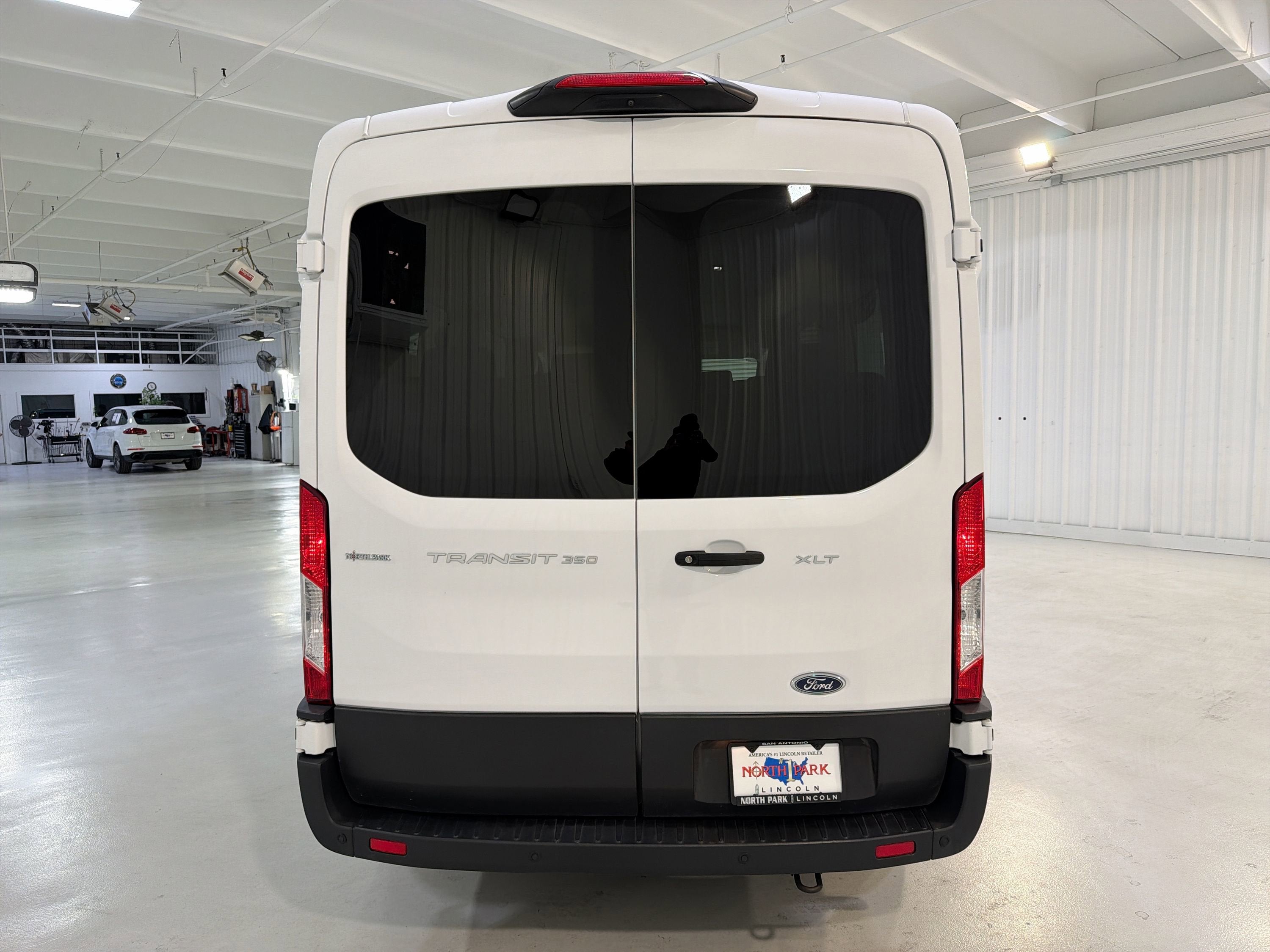 2023 Ford Transit Passenger Wagon XLT