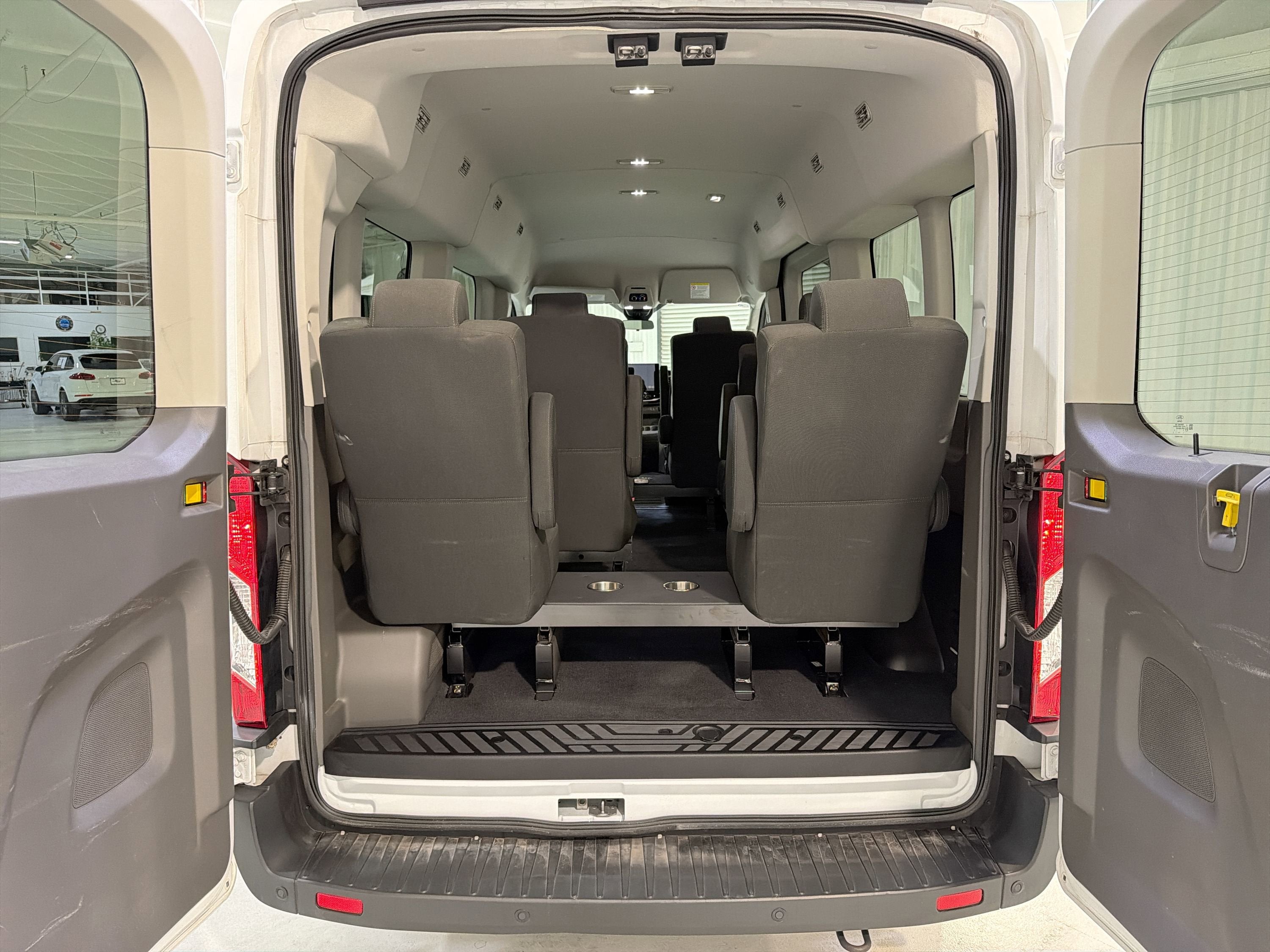 2023 Ford Transit Passenger Wagon XLT
