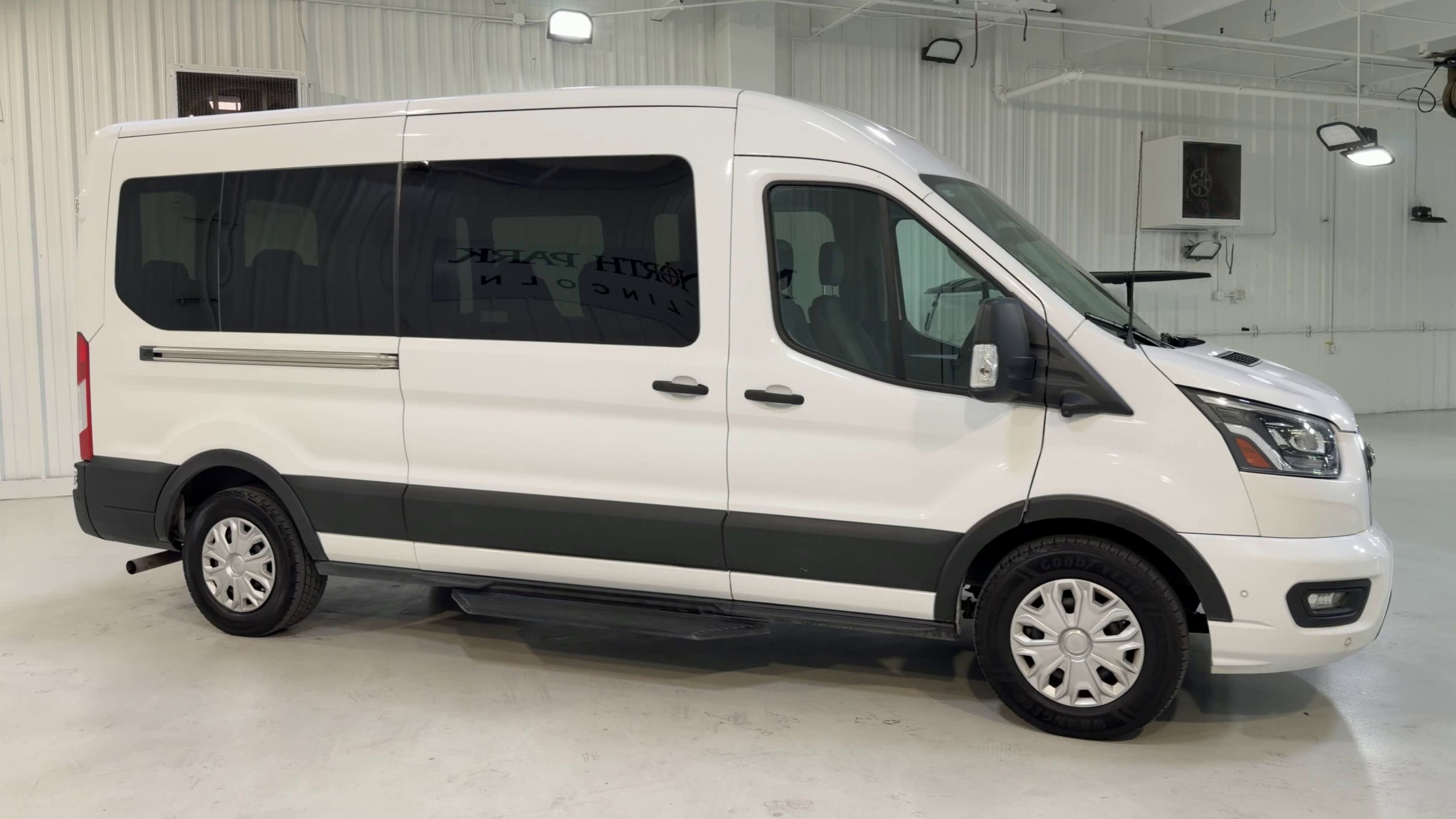 2023 Ford Transit Passenger Wagon XLT