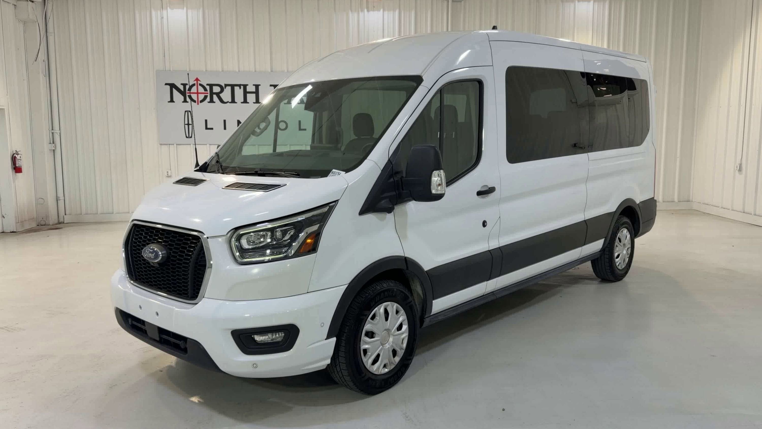 2023 Ford Transit Passenger Wagon XLT