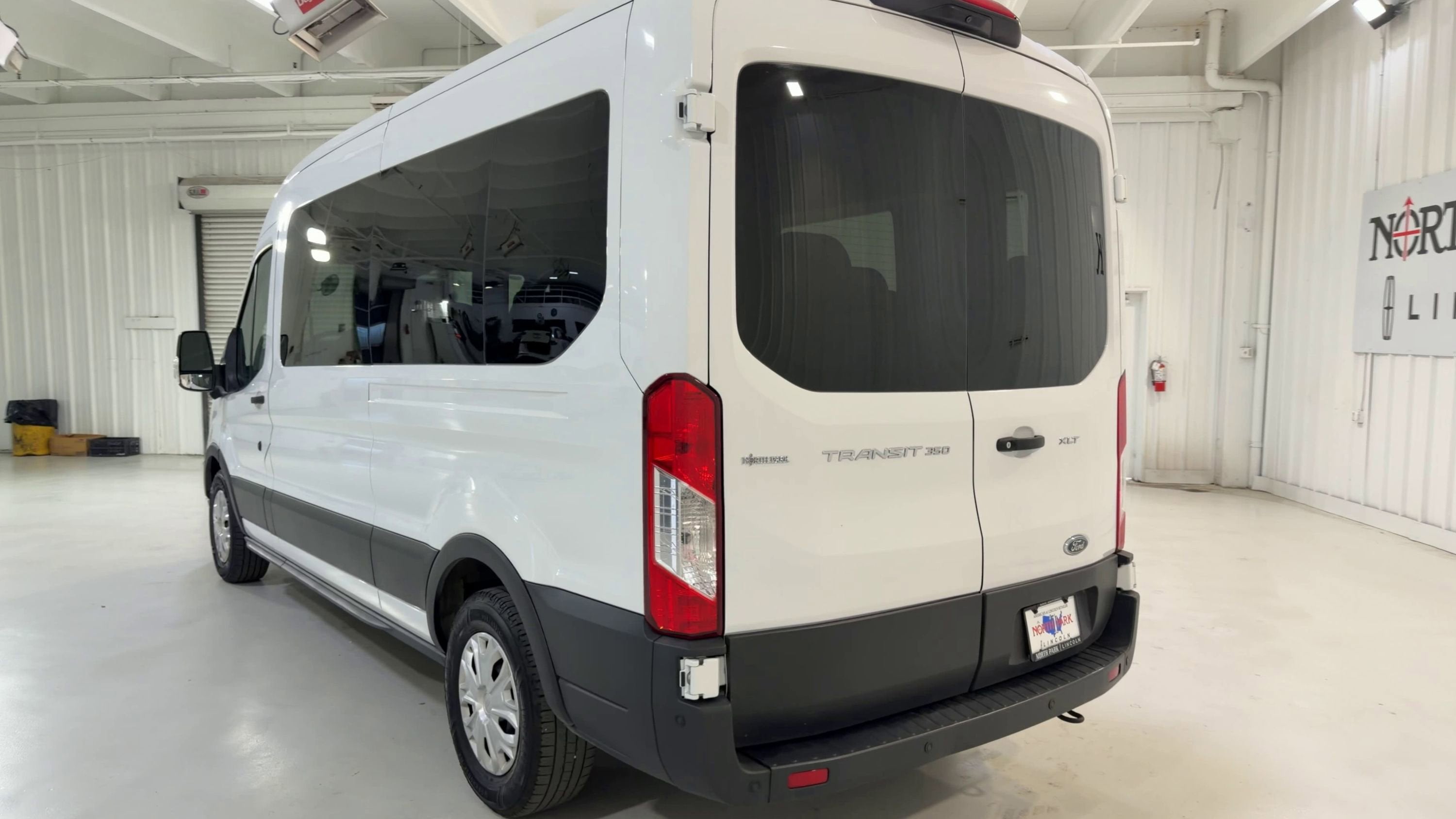 2023 Ford Transit Passenger Wagon XLT