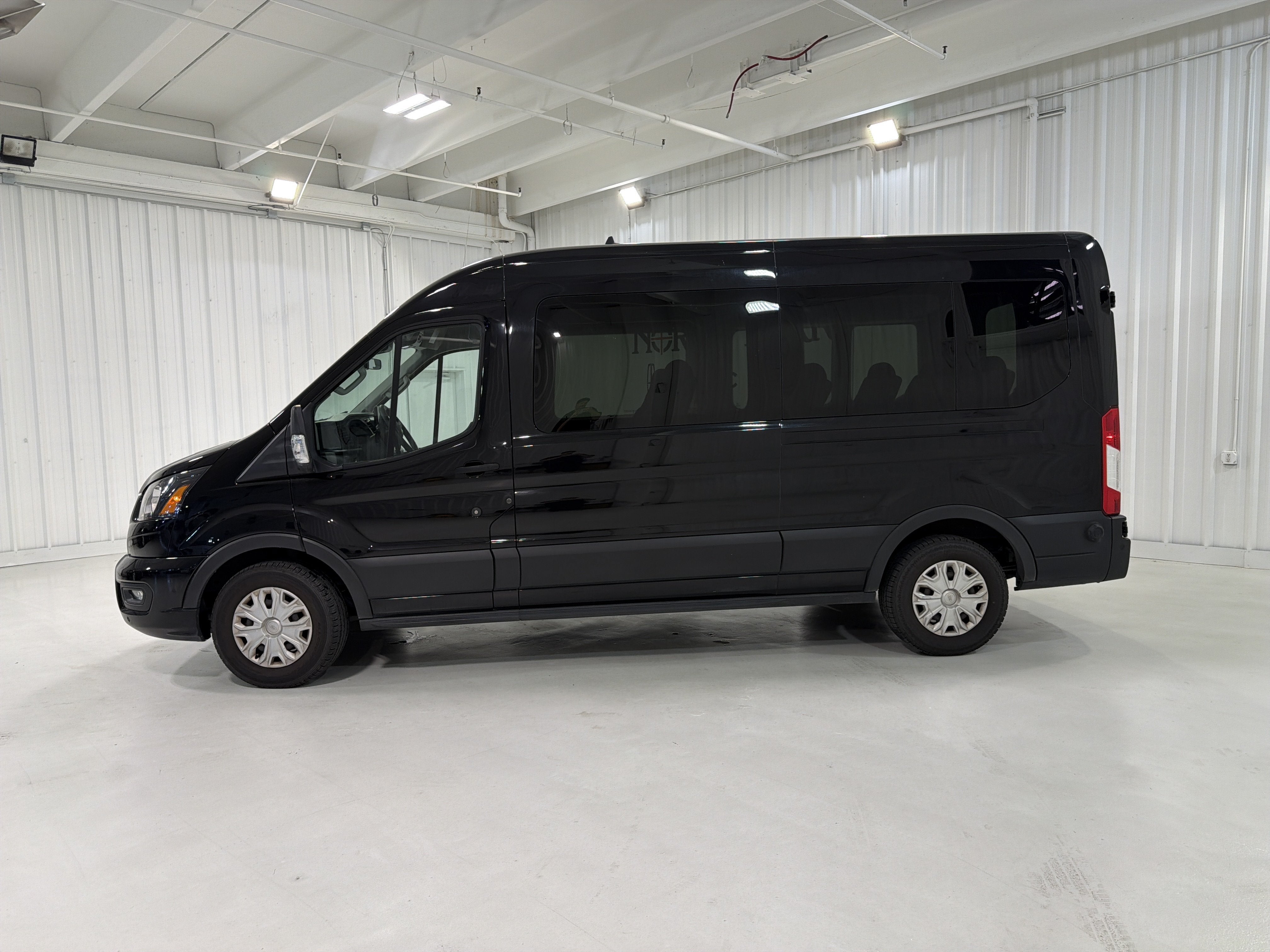 2024 Ford Transit Passenger Wagon XLT