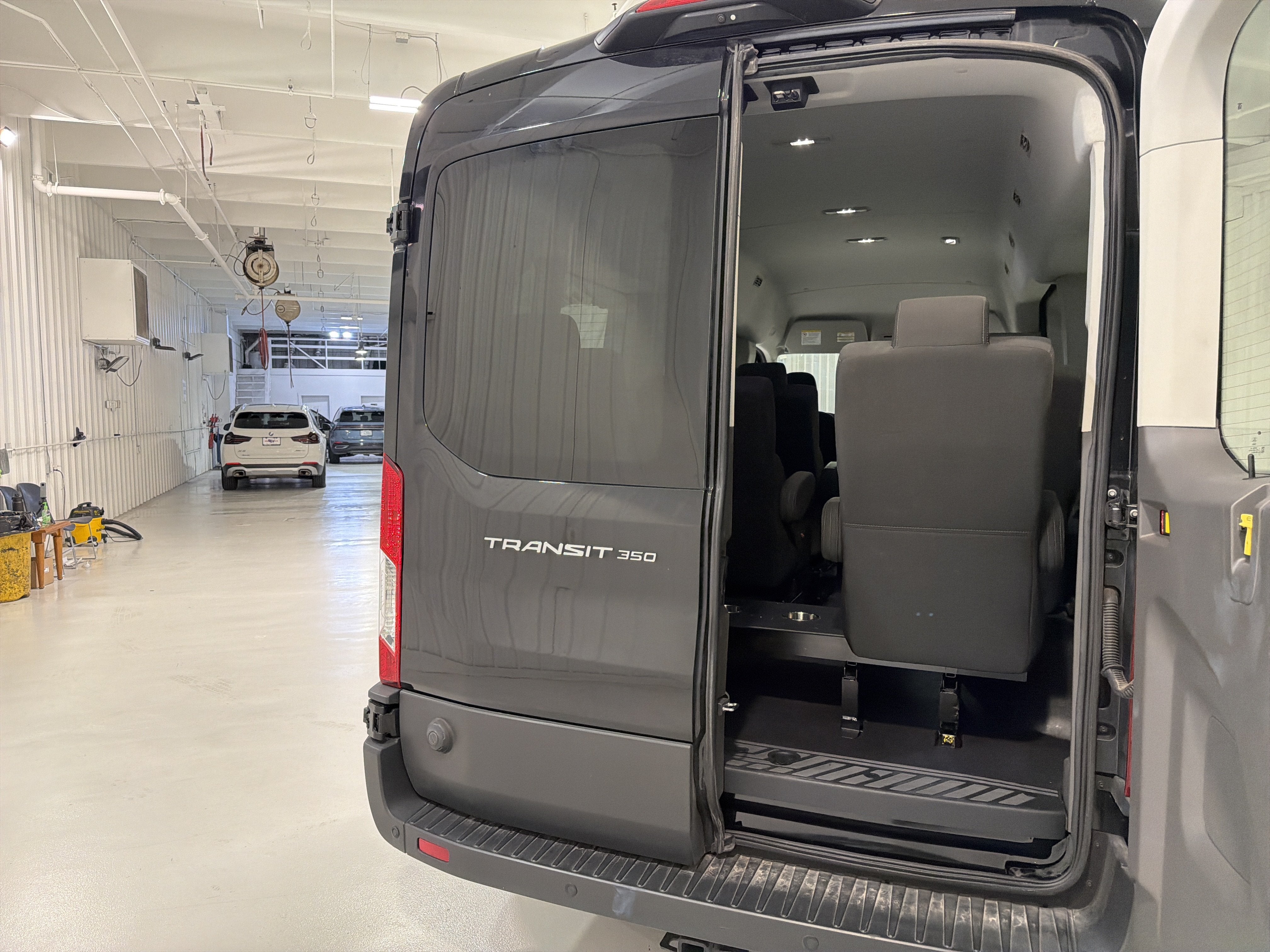 2024 Ford Transit Passenger Wagon XLT